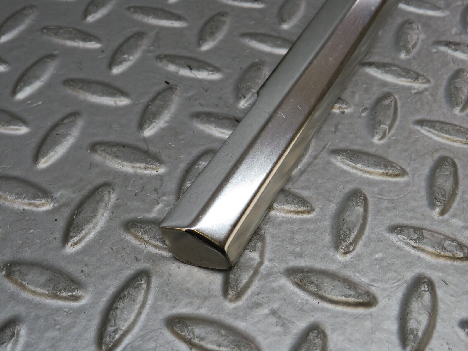 36295 Mercedes-Benz W126 420SE Rear Left Door Chrome Moulding Trim