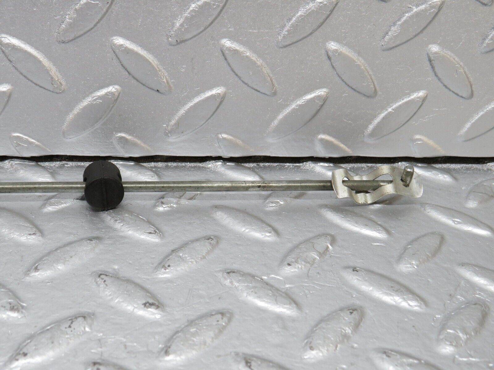 40459 Mercedes-Benz W110 230 Rear Door Lock Control Bar