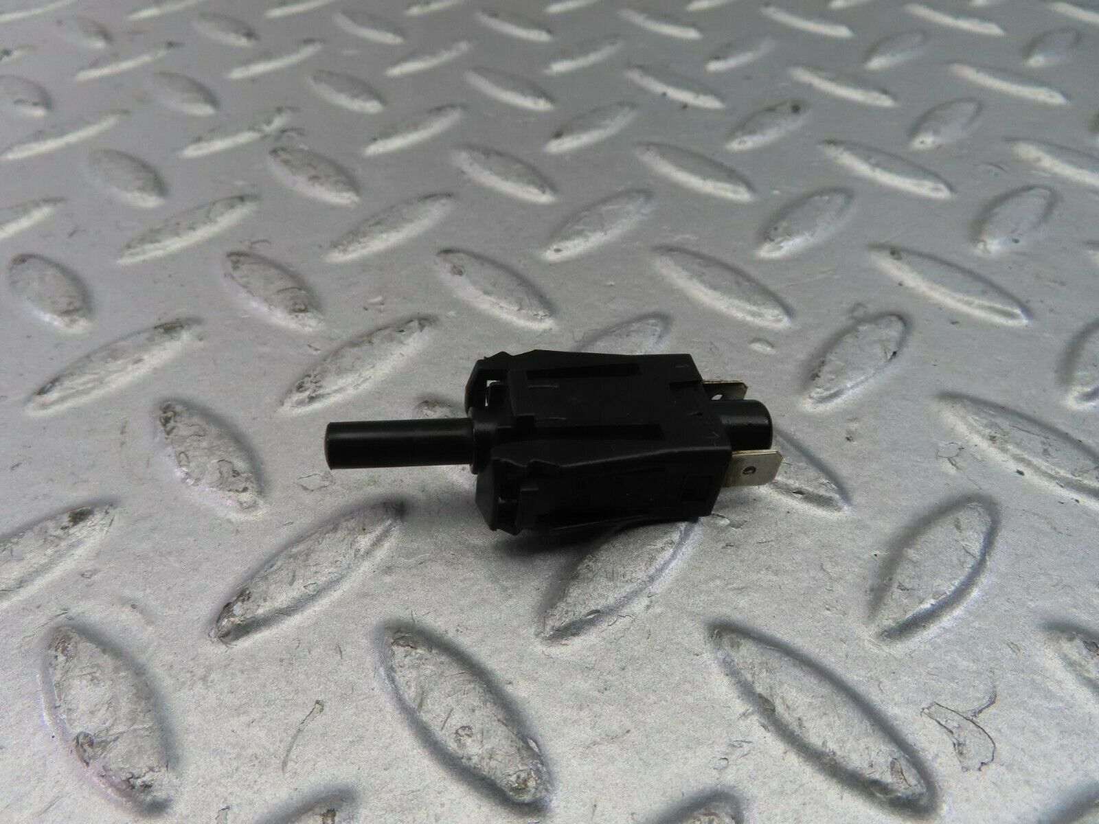 10400 Mercedes-Benz W201 190E Door Contact Switch 0015458714