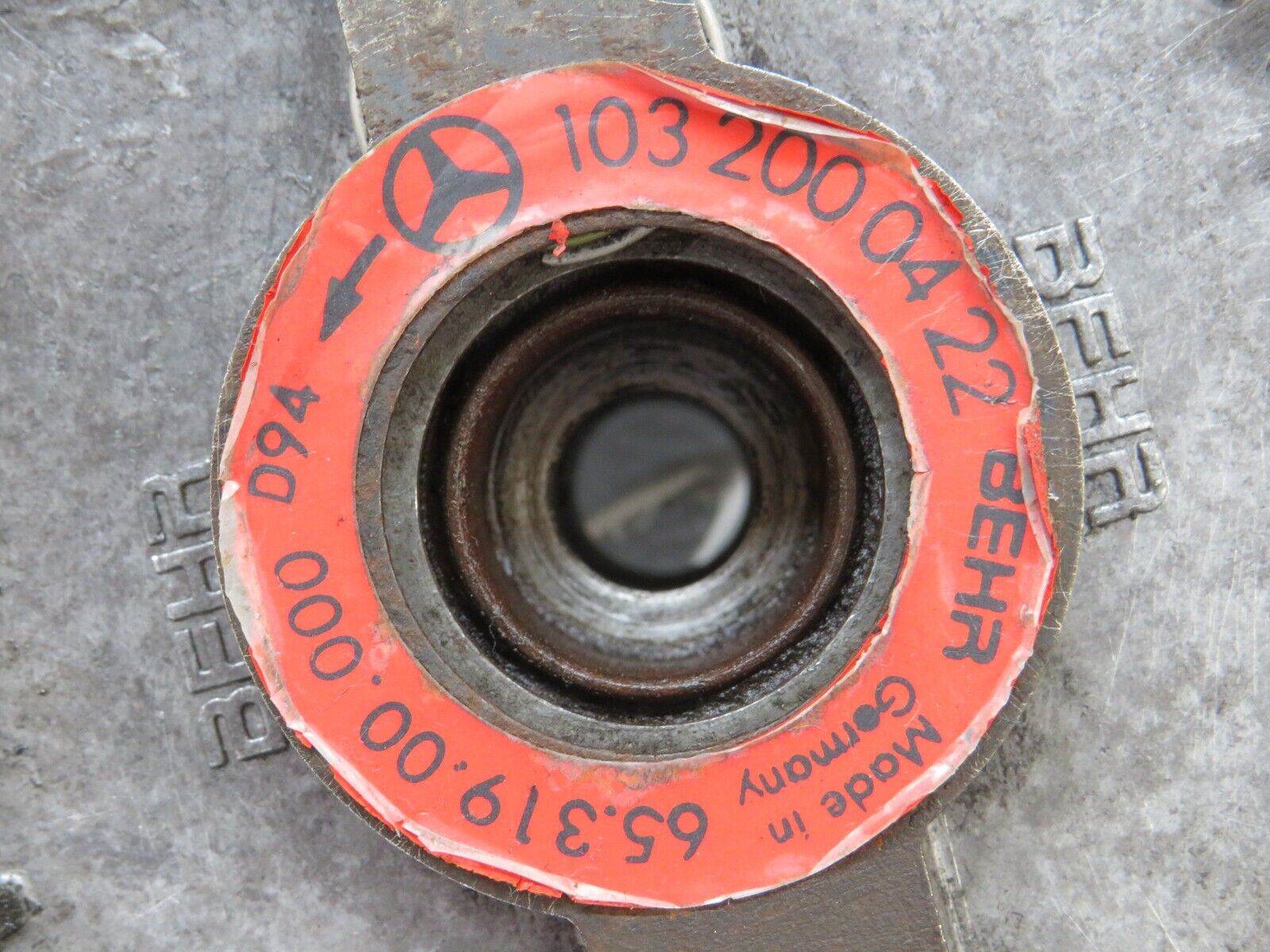 25831 Mercedes-Benz W124 280E Fan Clutch 1032000422