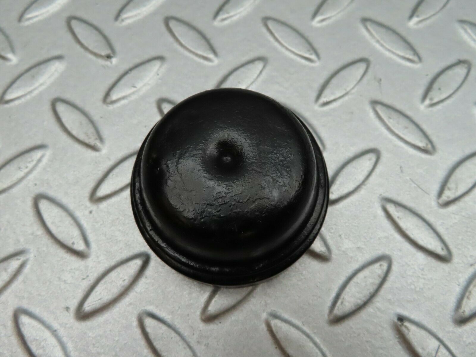 4915 Mercedes-Benz W123 230E Wheel Bearing Dust Cap