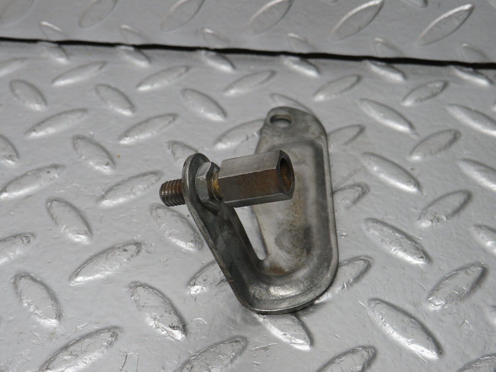 31163 Mercedes-Benz W123 200D Accelerator Cable Bracket