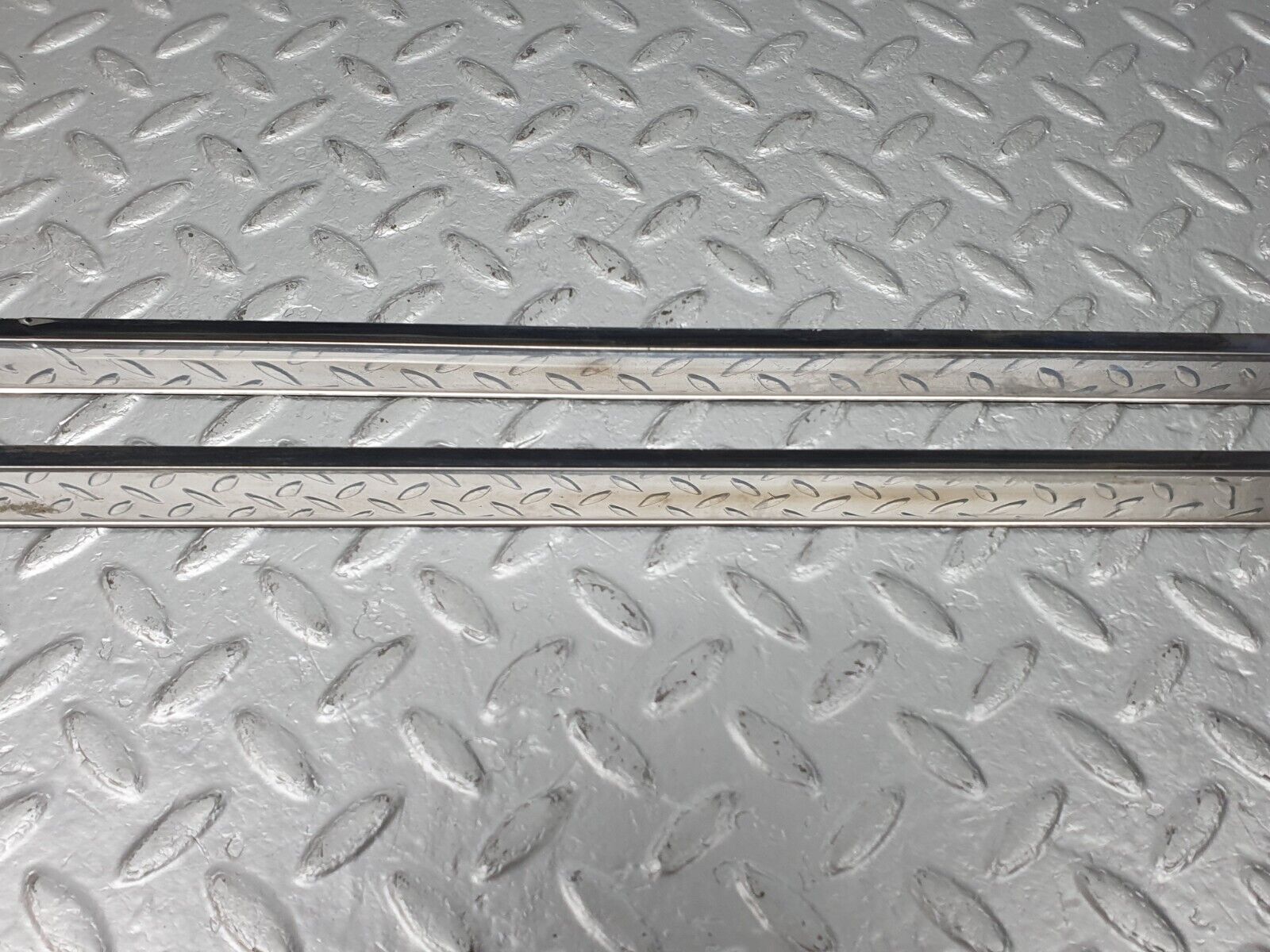 41058 Mercedes-Benz W126 300SE Sunroof Chrome Trim Set