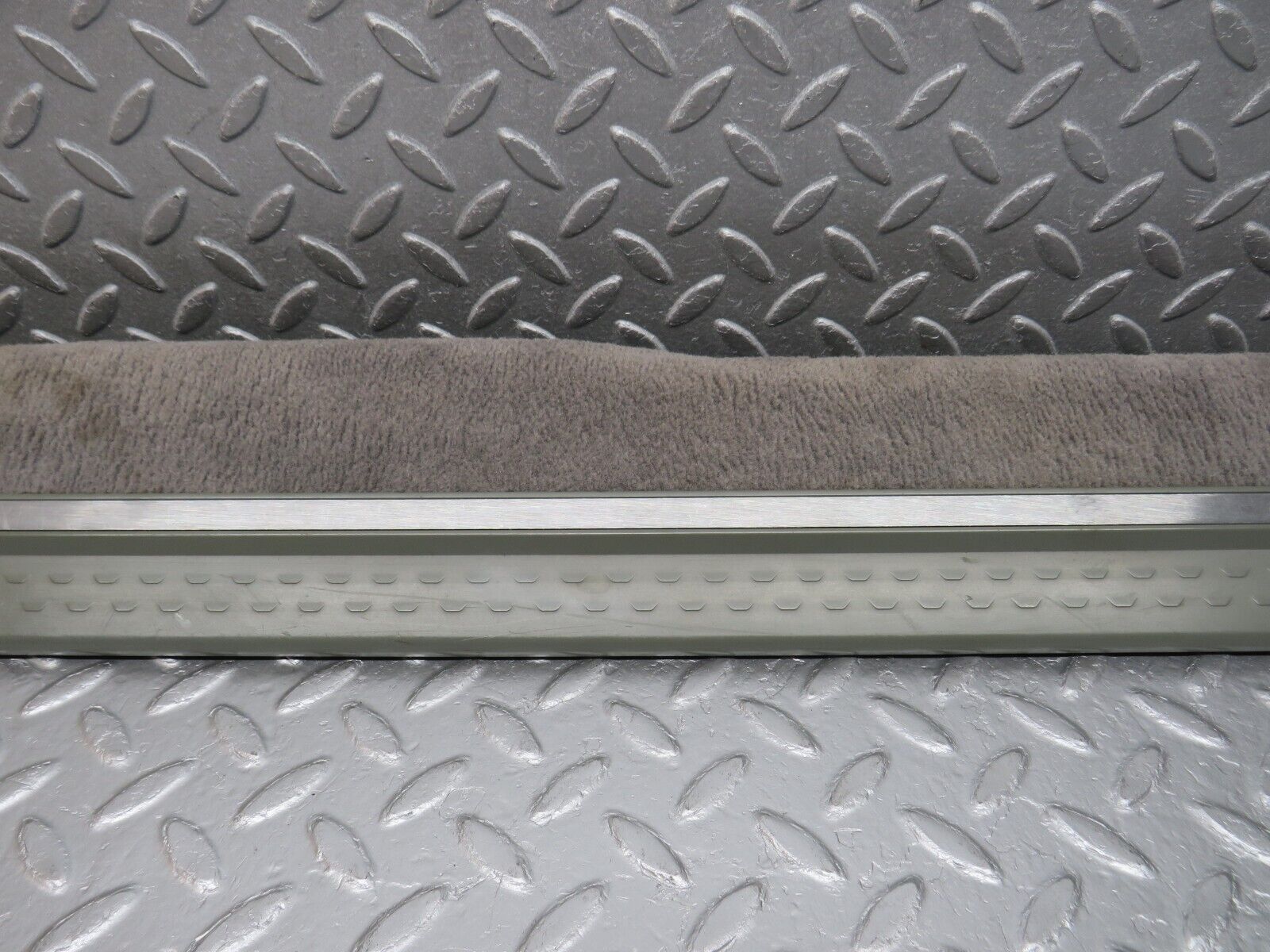 39366 Mercedes-Benz R129 320SL Coupe Left Door Sill Cover Grey 1296800135