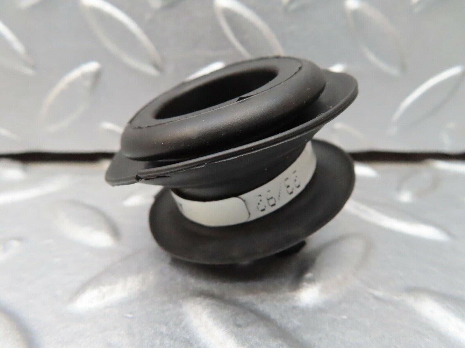 16477 Mercedes-Benz W124 260E Firewall Rubber Grommet 0089971781