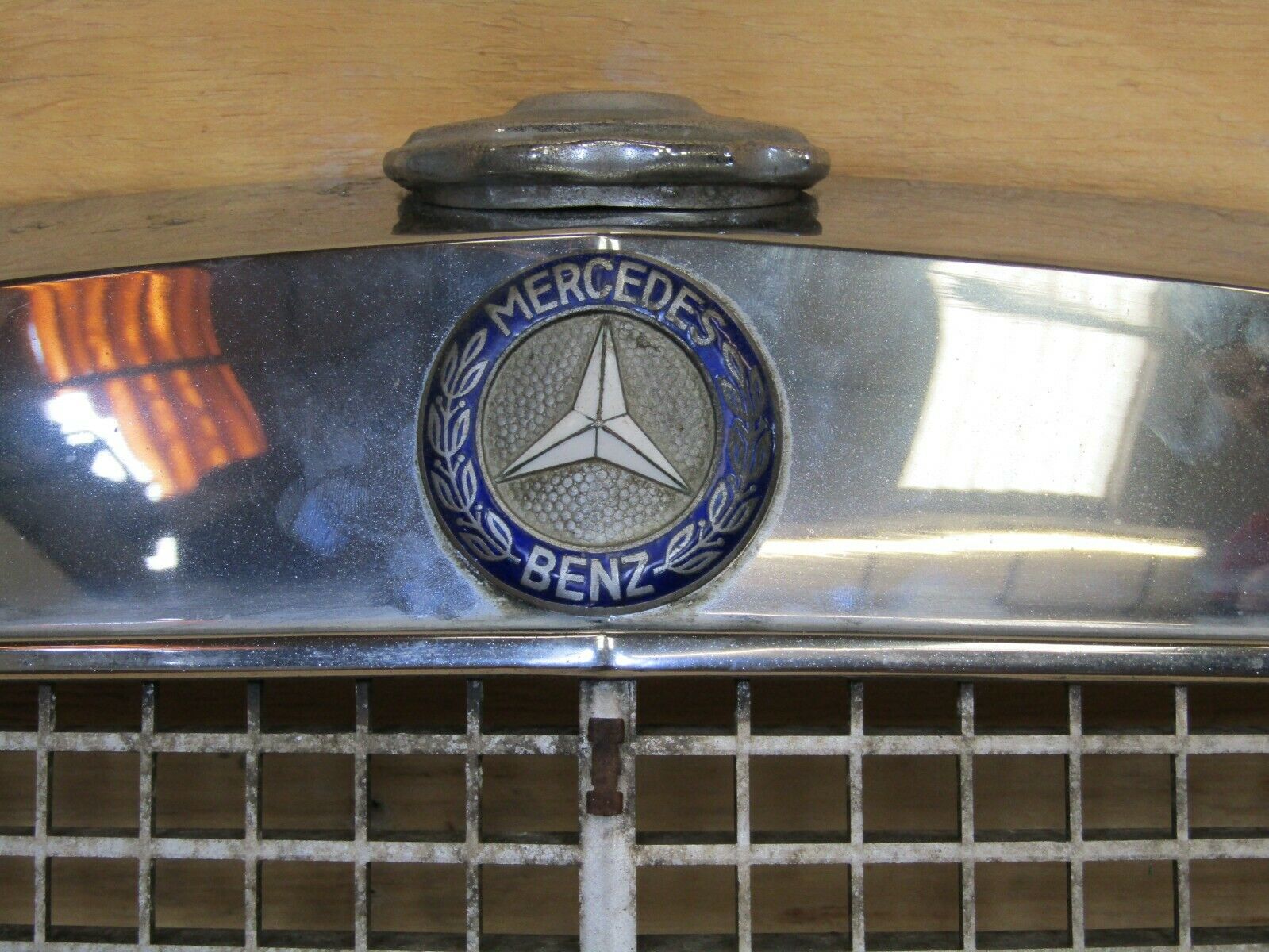 1481 Mercedes-Benz W108 280SE Bonnet Grill Chrome