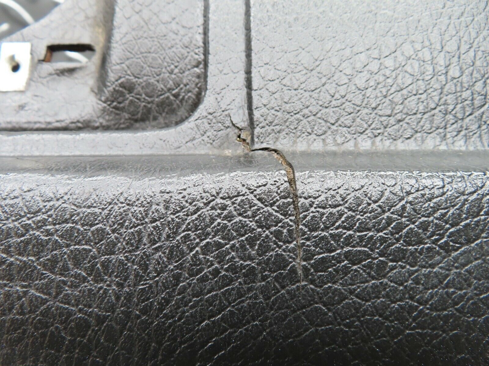 20986 Mercedes-Benz W114 250CE Coupe Dashboard Black LHD