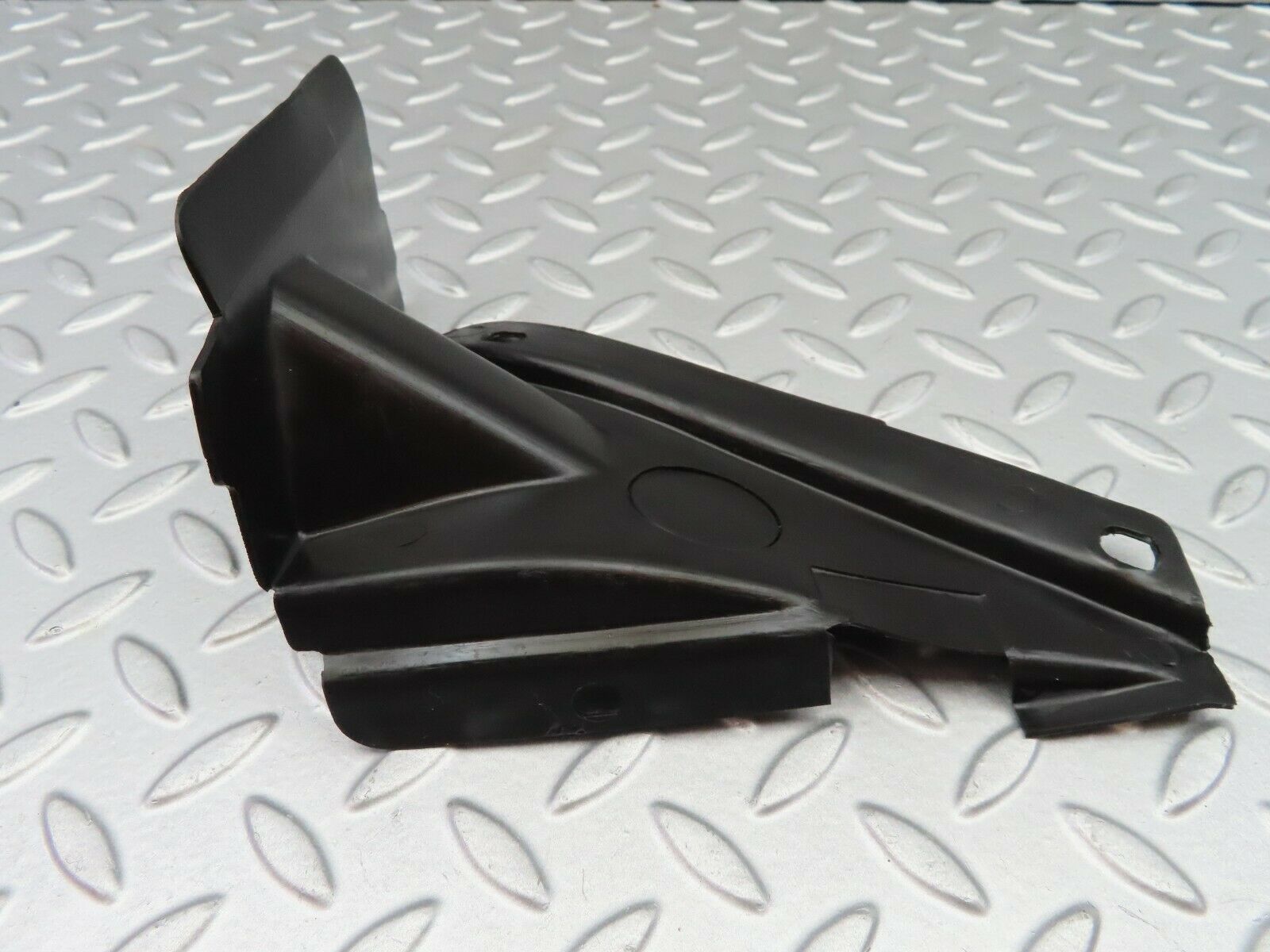 6726 Mercedes-Benz S124 E220 Wagon Covering Side Member Right 1246281007