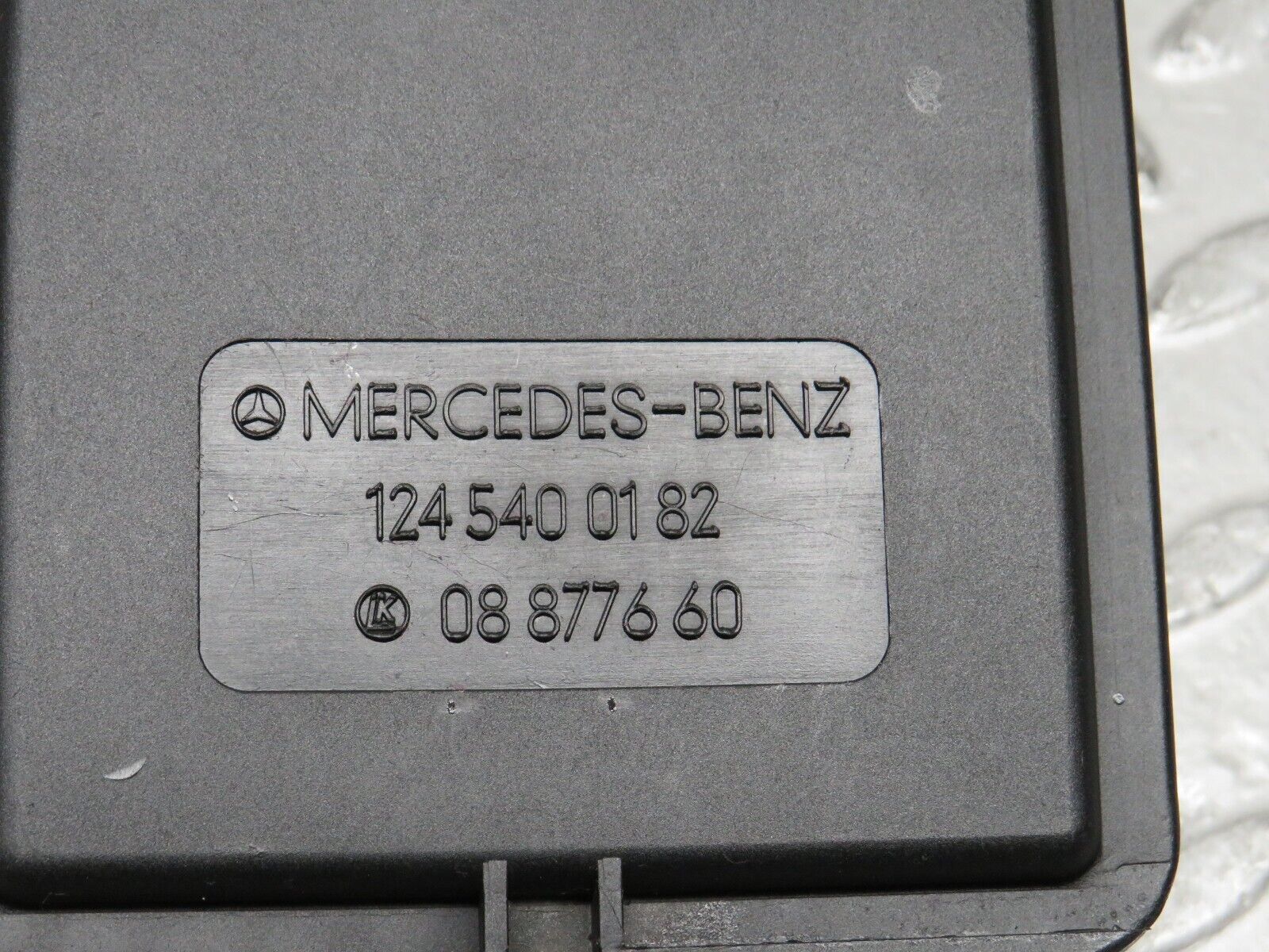 28962 Mercedes-Benz C124 320CE Coupe Fuse Box Lid Cover Panel 1245400282