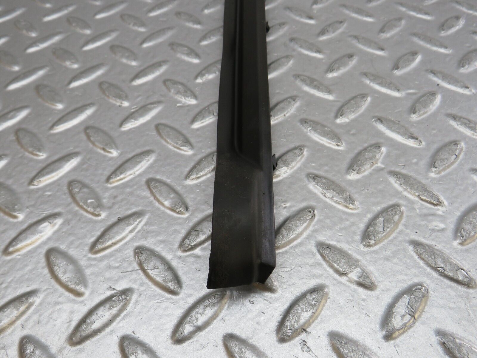 35259 Mercedes-Benz W221 Rear Left Door Lower Seal Trim 2216900362