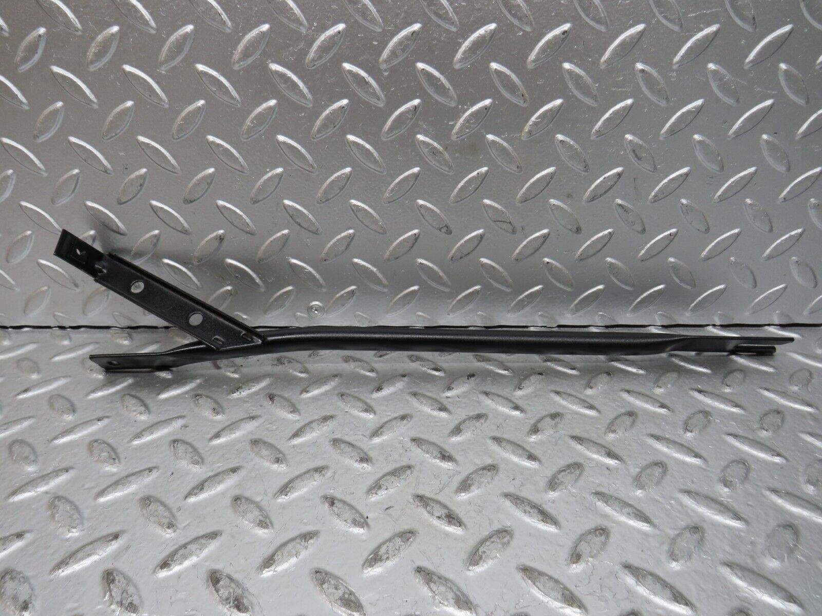 28179 Mercedes-Benz W123 280E Horn Bracket Horn Holder