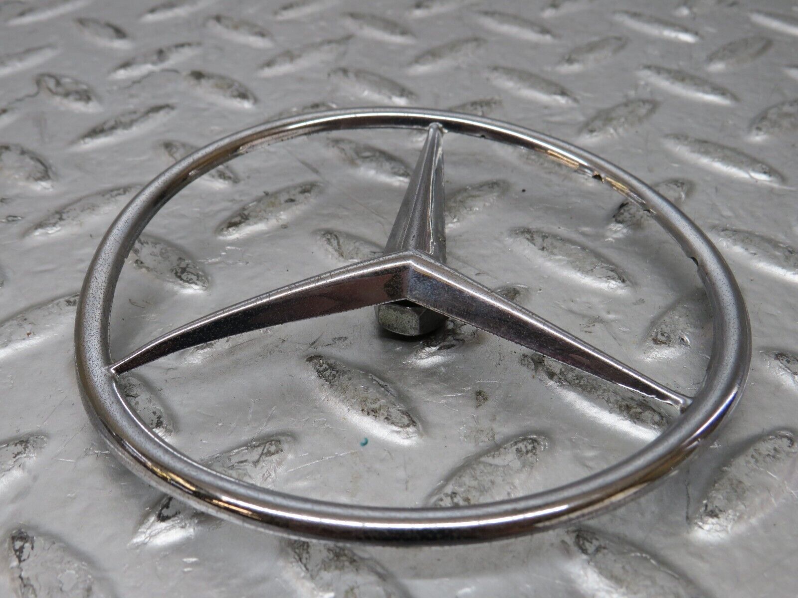 26053 Mercedes-Benz W116 450SE Trunk Badge Emblem