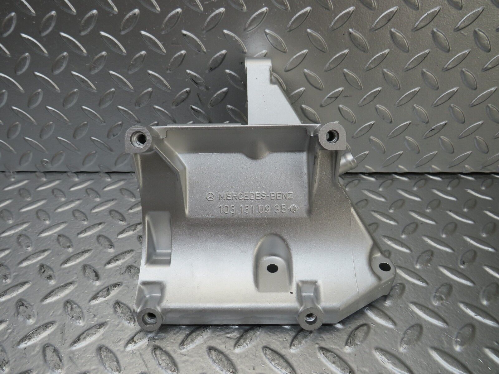 25957 Mercedes-Benz W124 280E Power Steering Pump Bracket 1031310935