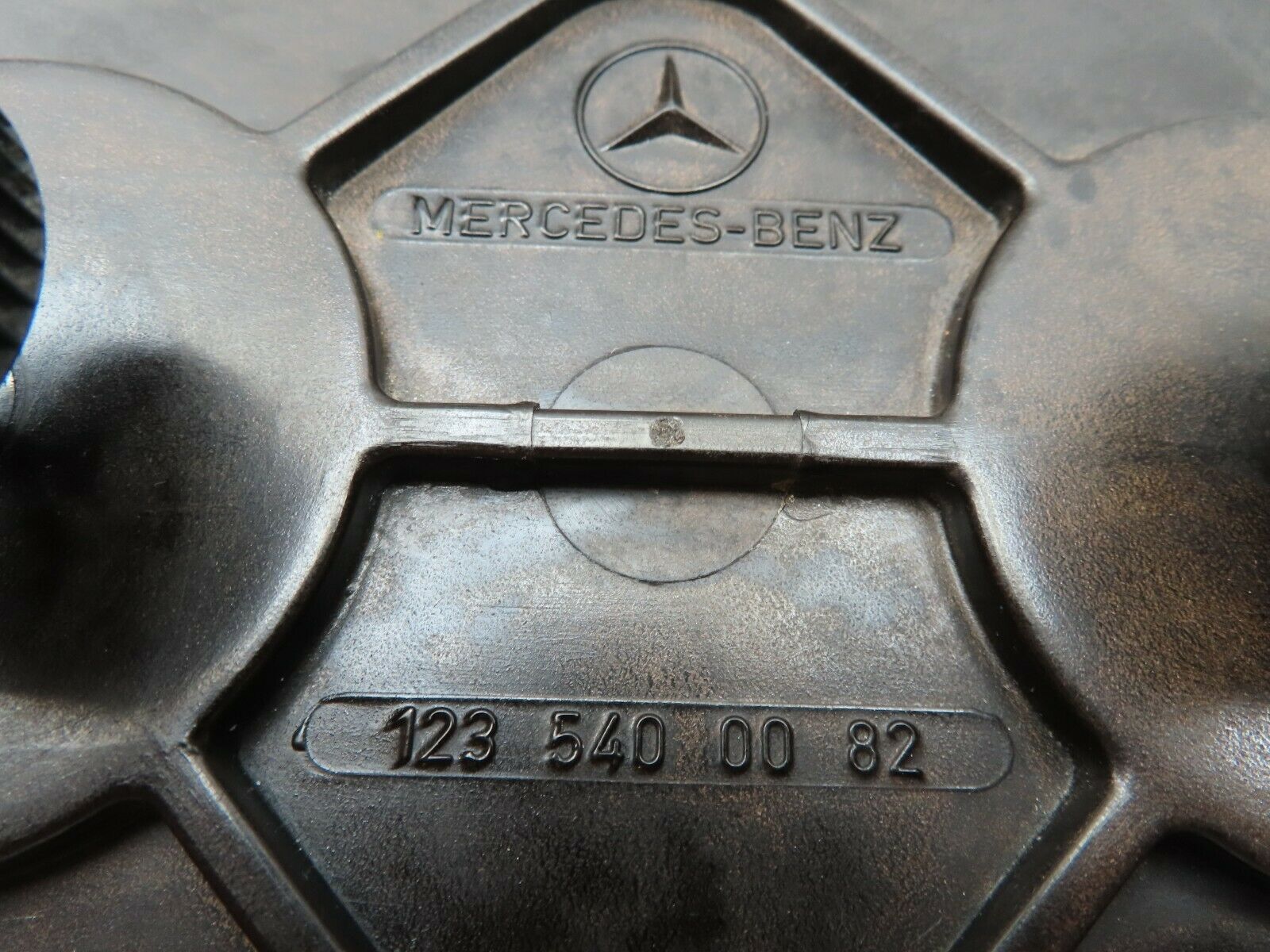 3775 Mercedes-Benz S123 200T Wagon Fuse Box Cover Lid 1235400082