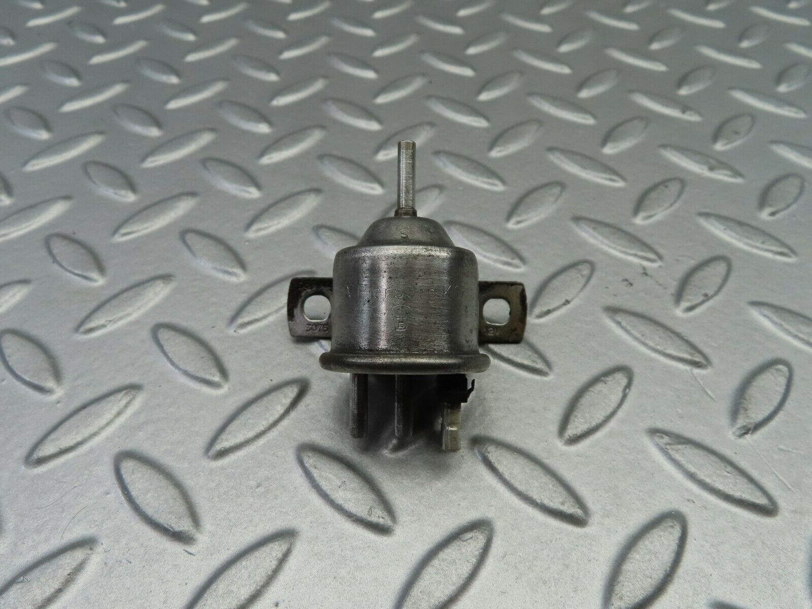 7139 Mercedes-Benz C107 350SLC Coupe Vacuum Valve Pierburg