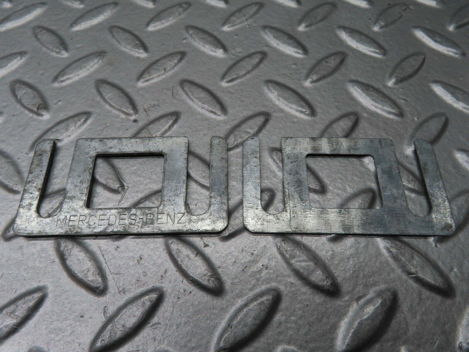 21143 Mercedes-Benz W123 230E Door Lock Latch Left Side