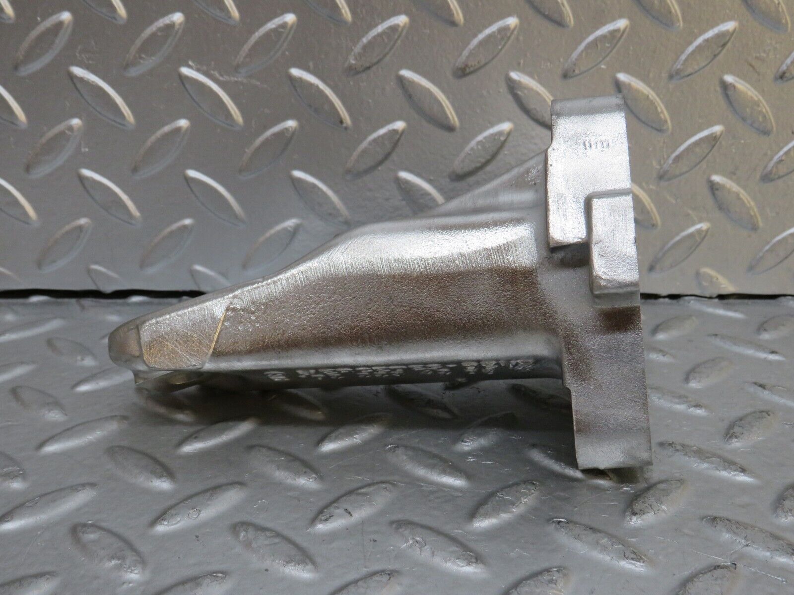 29432 Mercedes-Benz W124 230E Engine Mount Bracket Right Side 1022234204