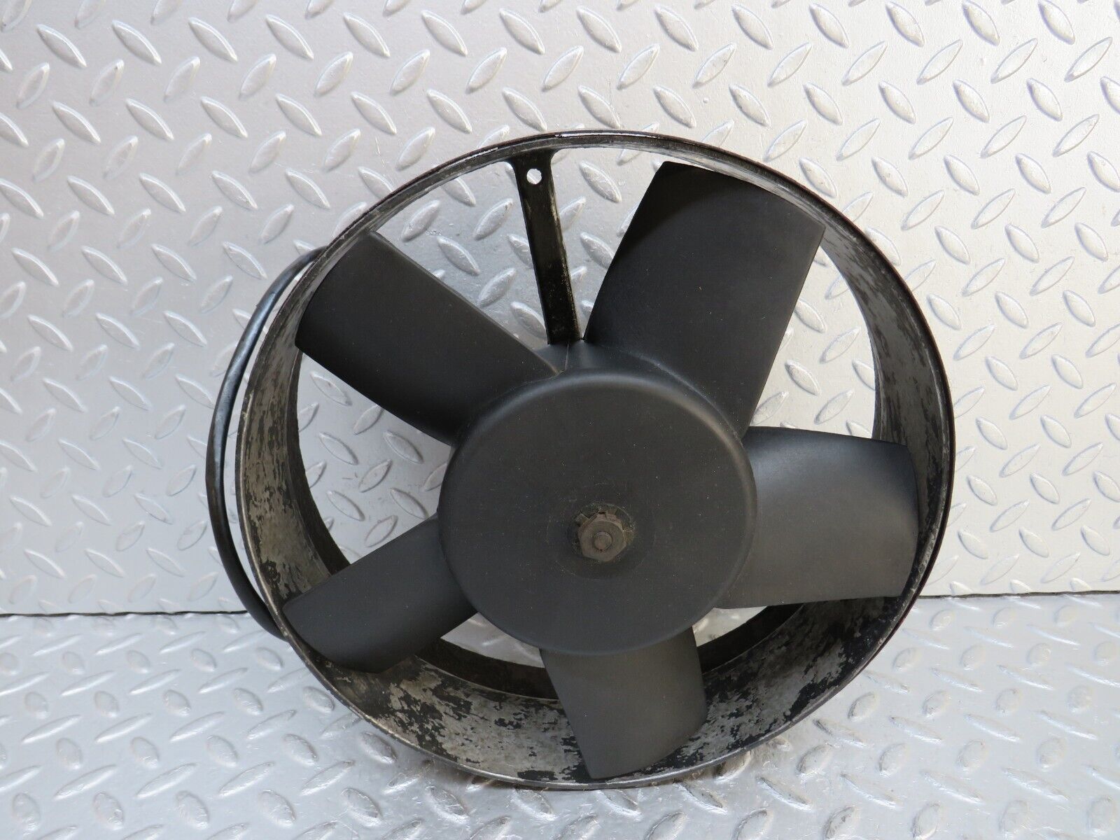 37596 Mercedes-Benz W109 300SEL Engine Cooling Fan