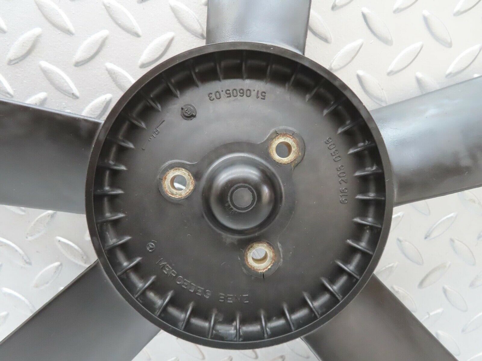 13573 Mercedes-Benz W123 200 Engine Cooling Fan 6162050506