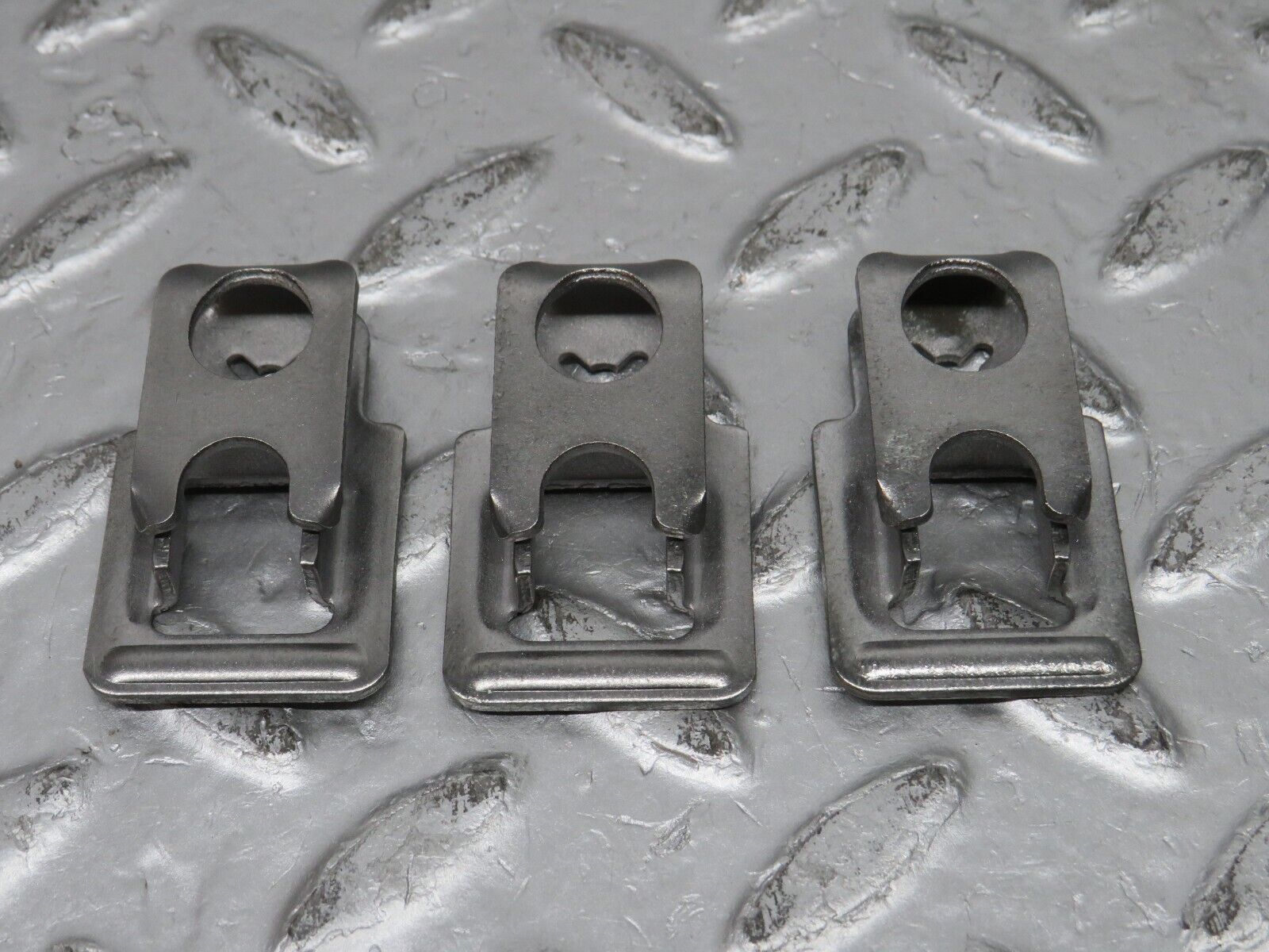 32701 Mercedes-Benz S124 300TE Wagon Fuel Injector Bracket Holder Set