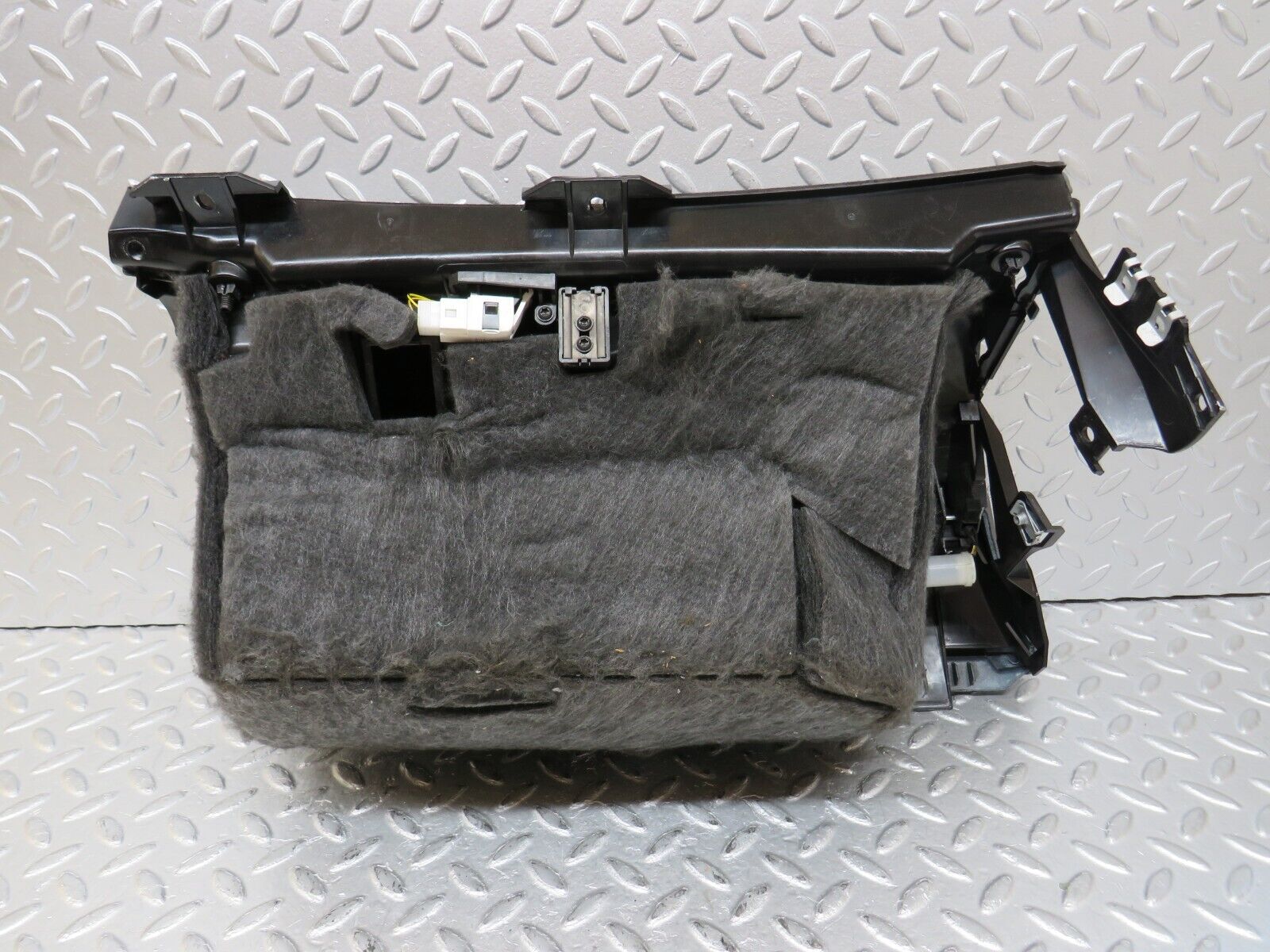 35201 Mercedes-Benz W221 Glove Box No Key