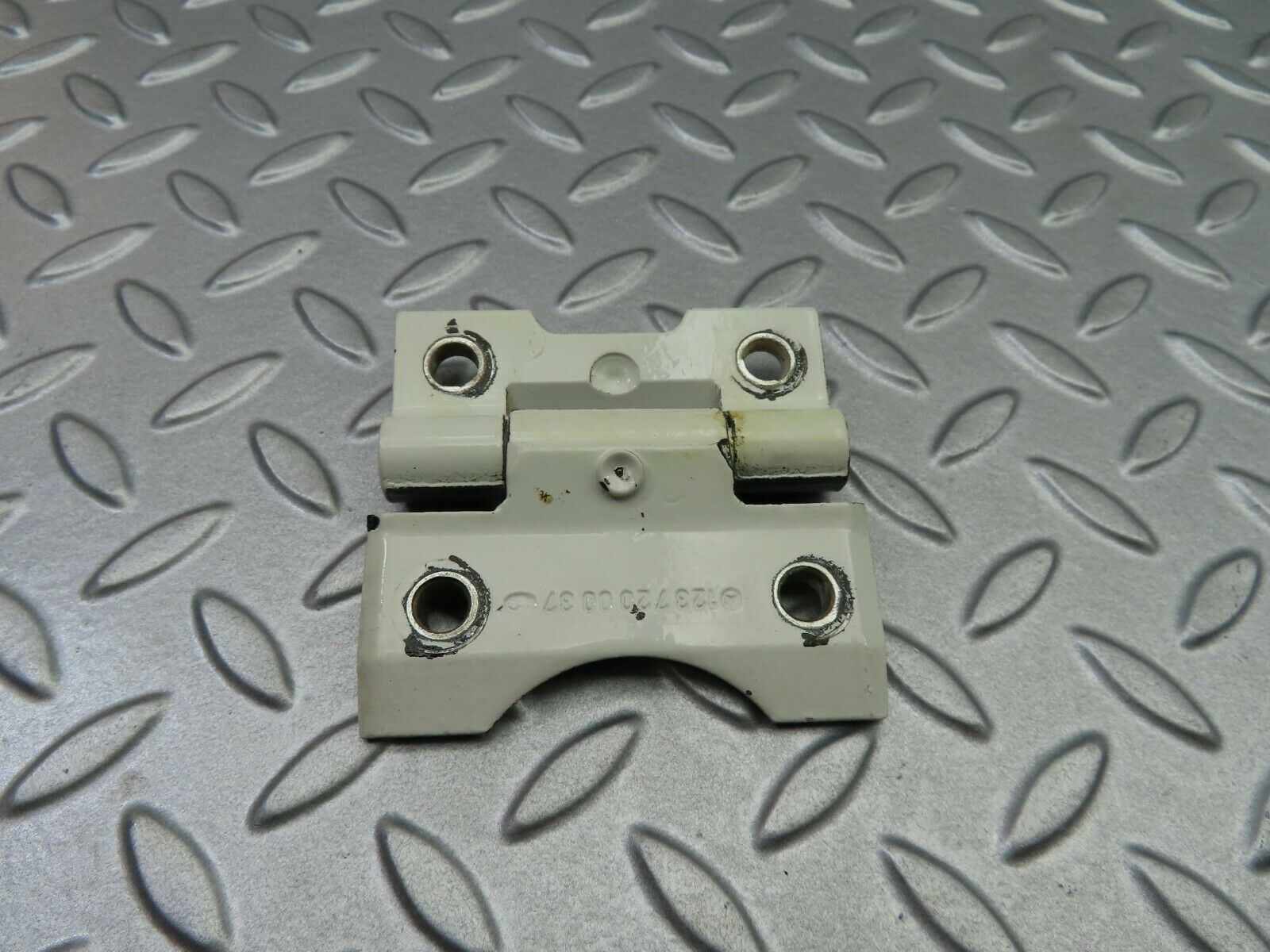 5847 Mercedes-Benz W123 200 Door Hinge 1237200037