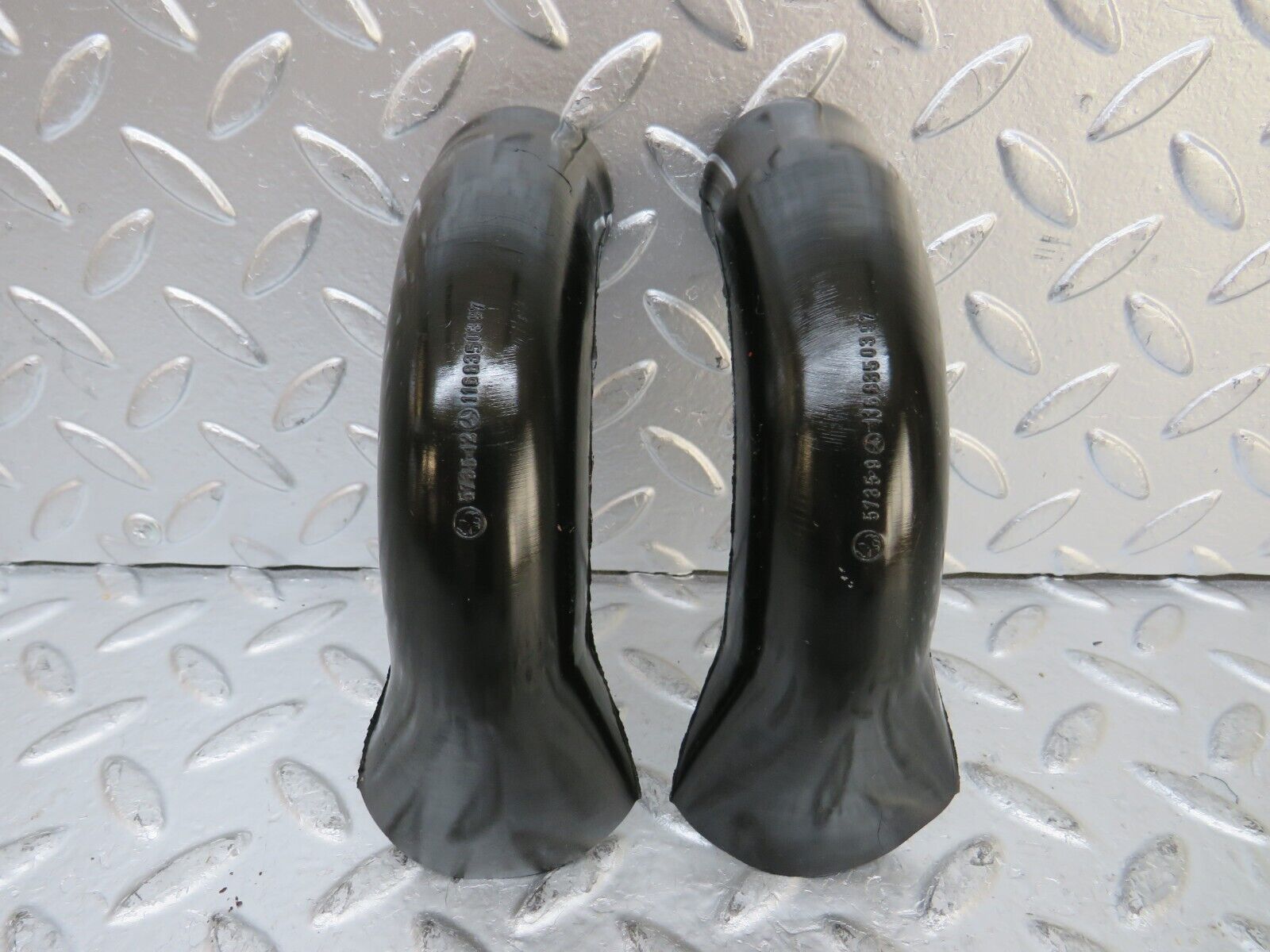 26159 Mercedes-Benz W116 450SE Water Drain Hose Pipe Pair 1168350397