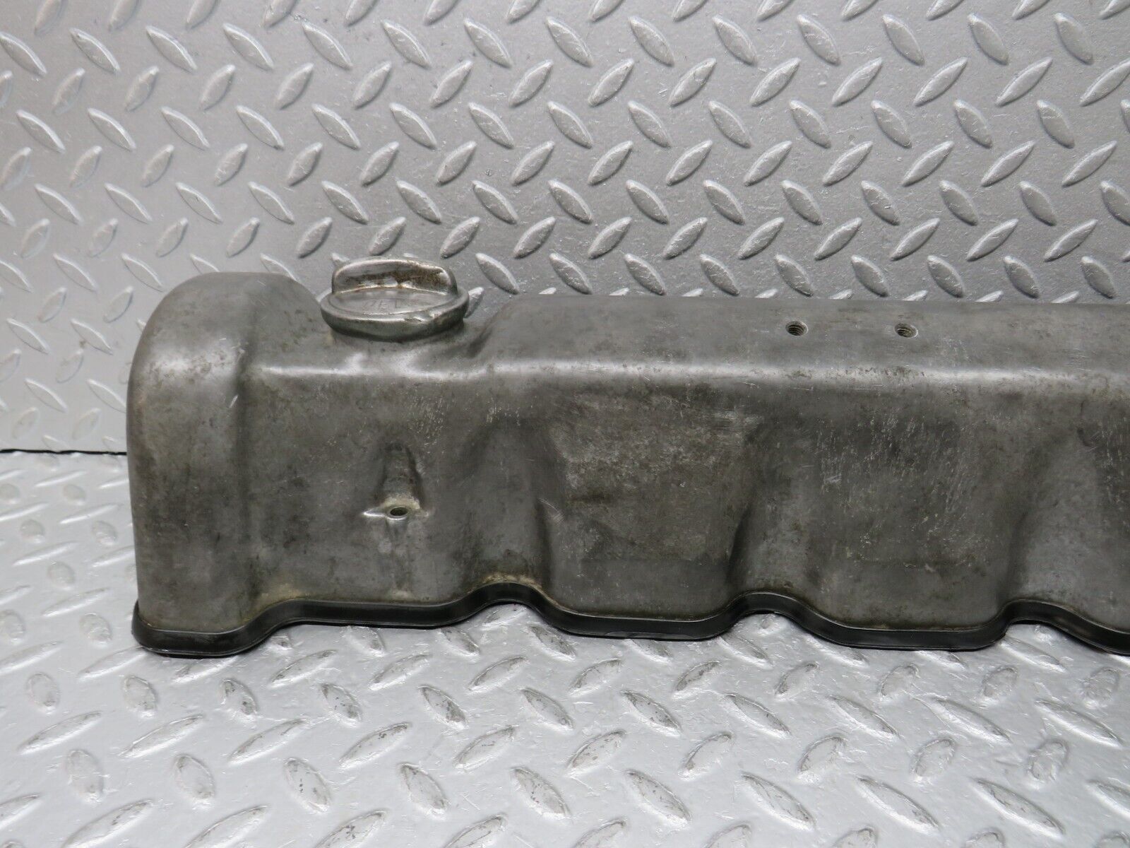 37635 Mercedes-Benz W109 300SEL Cylinder Head Valve Cover Right 1160161905