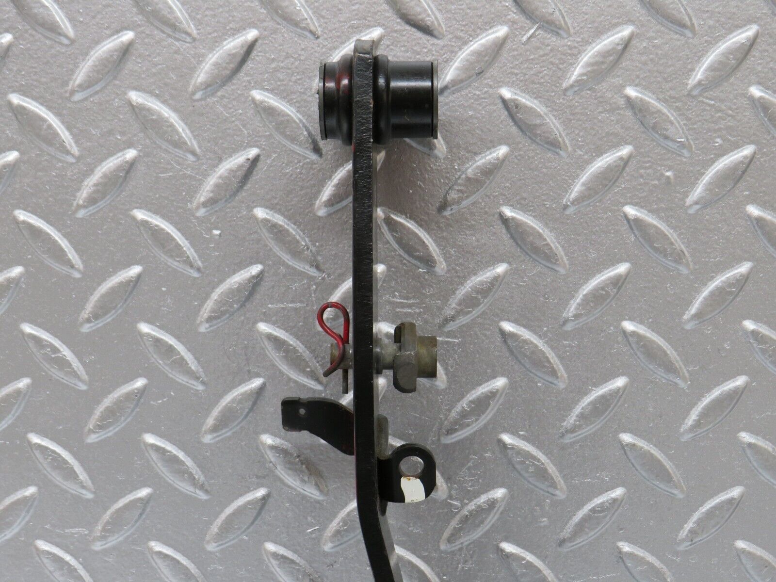 34096 Mercedes-Benz W124 260E Brake Pedal With Rubber 1232910082