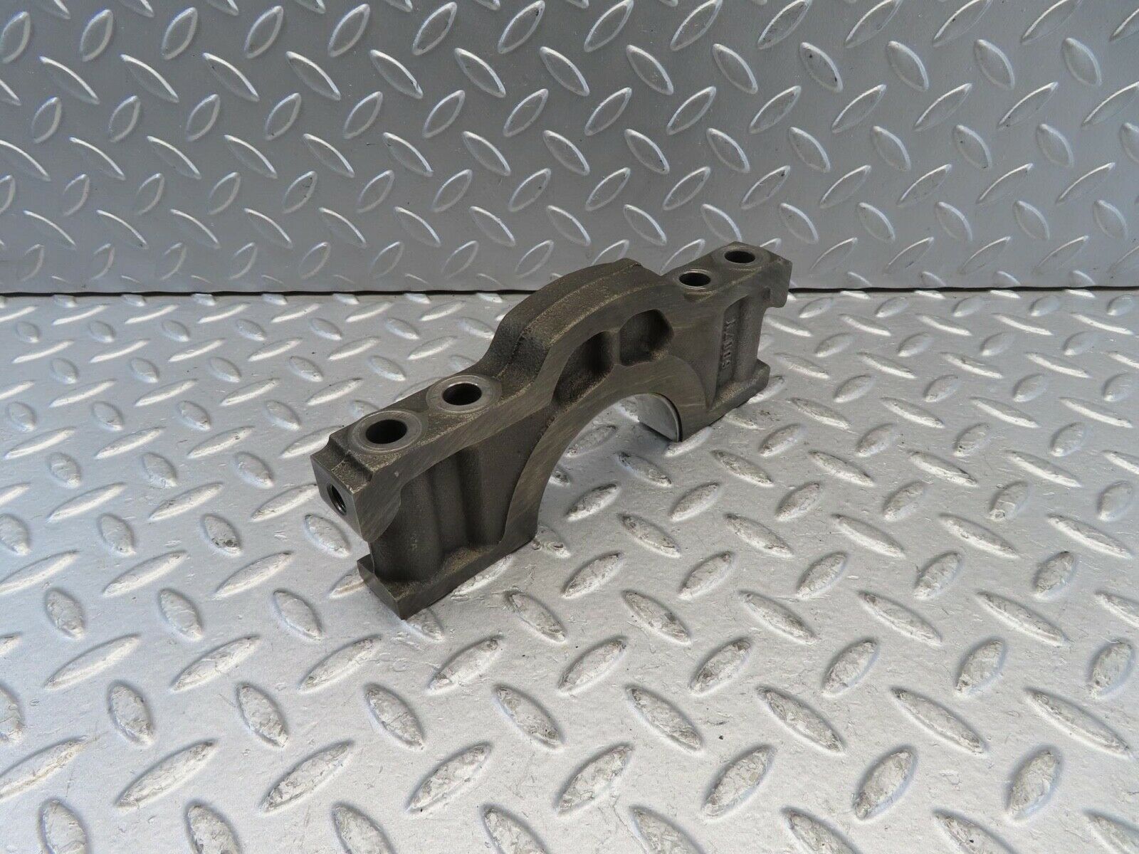 11287 Mercedes-Benz W221 S320 Crankshaft Bearing Holder Block 6420110311