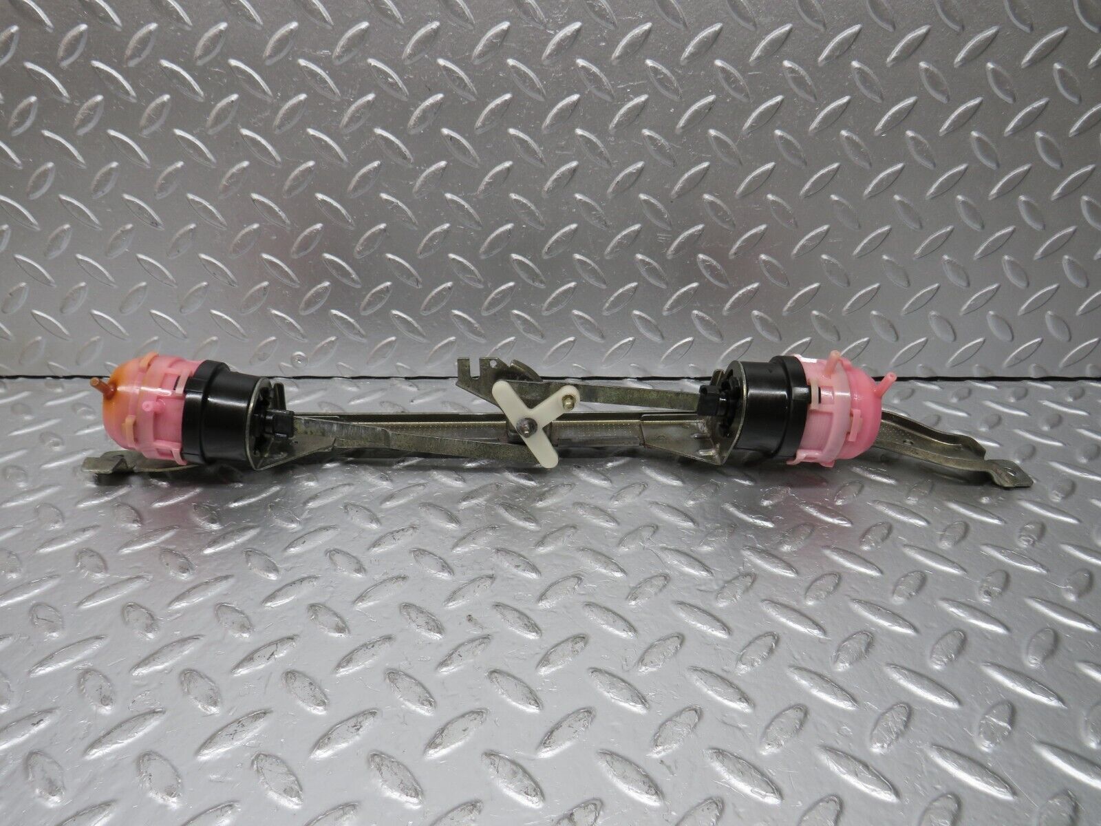 32779 Mercedes-Benz S124 300TE Wagon Heater Box Vacuum Actuator