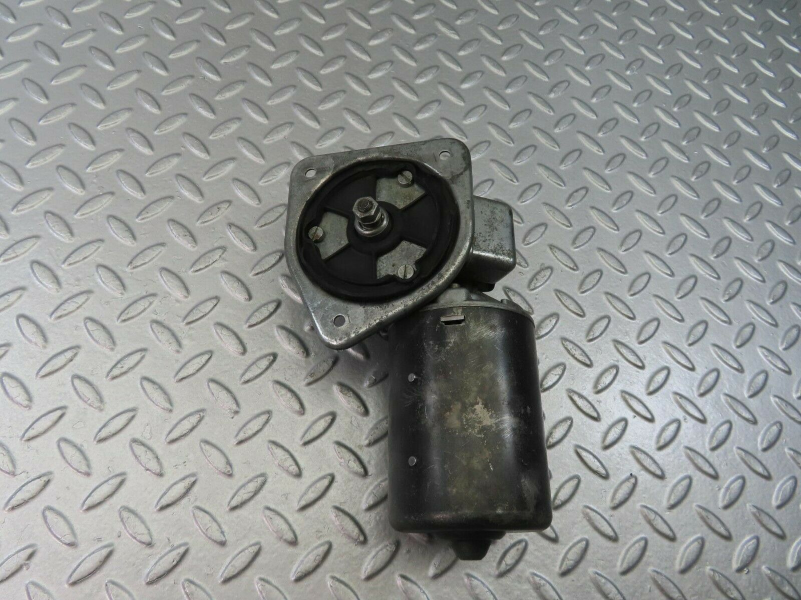 8904 Mercedes-Benz W108 Wiper Motor Bosch 0390446050