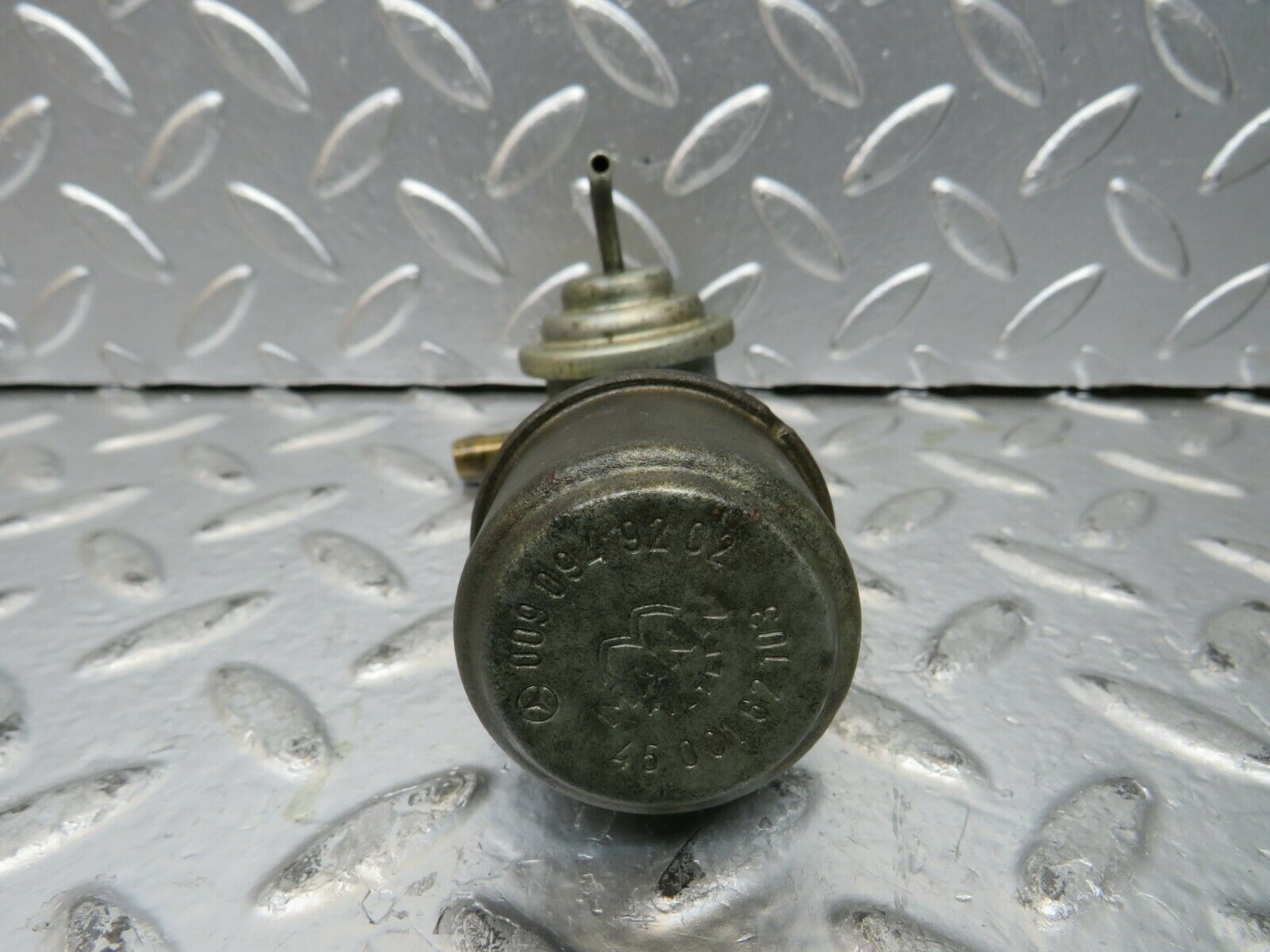 23400 Mercedes-Benz W116 350SE Fuel Valve With Air Filter 0090949202 pe20302