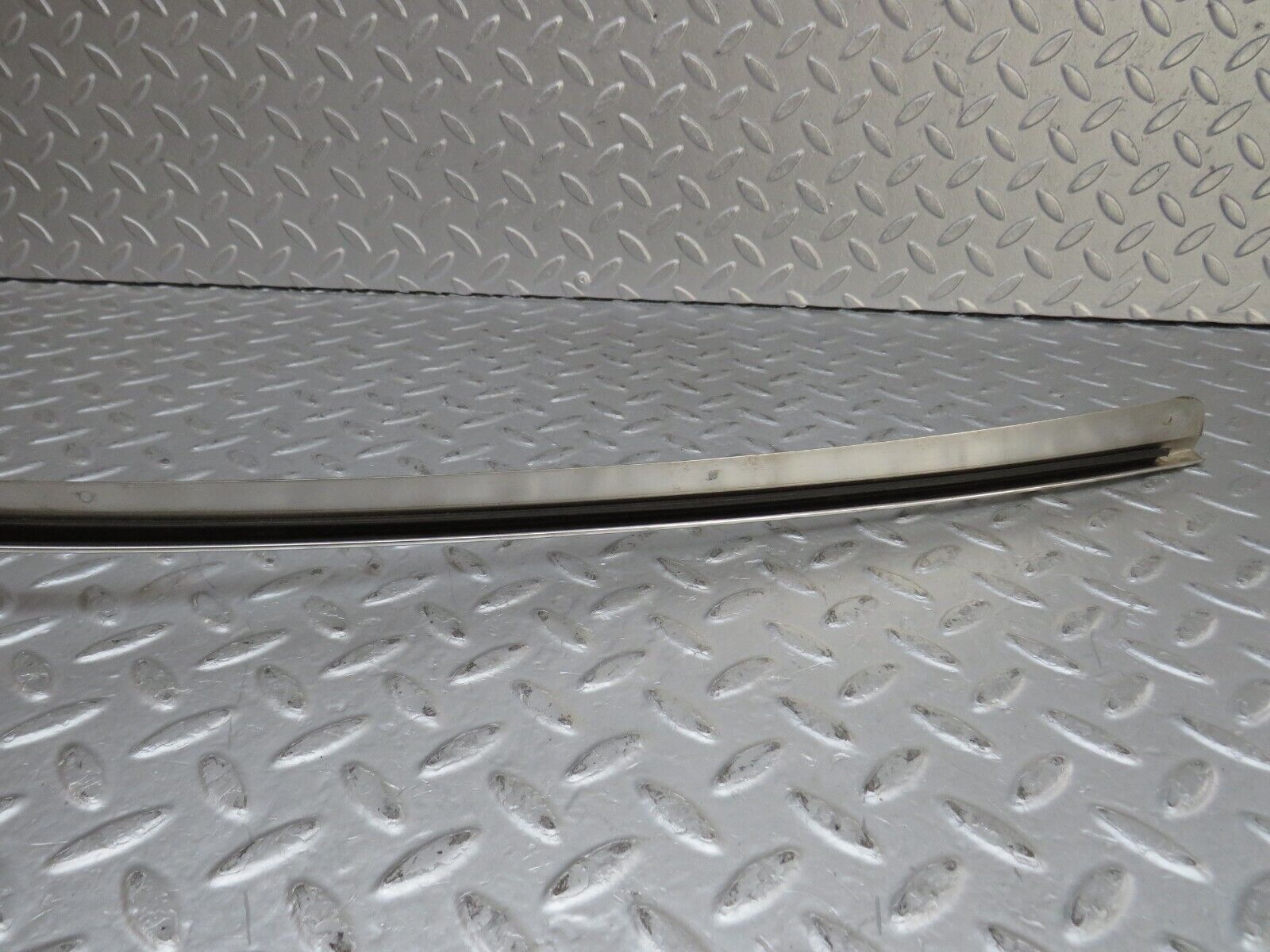 36325 Mercedes-Benz W126 420SE Roof Chrome Trim Left Side