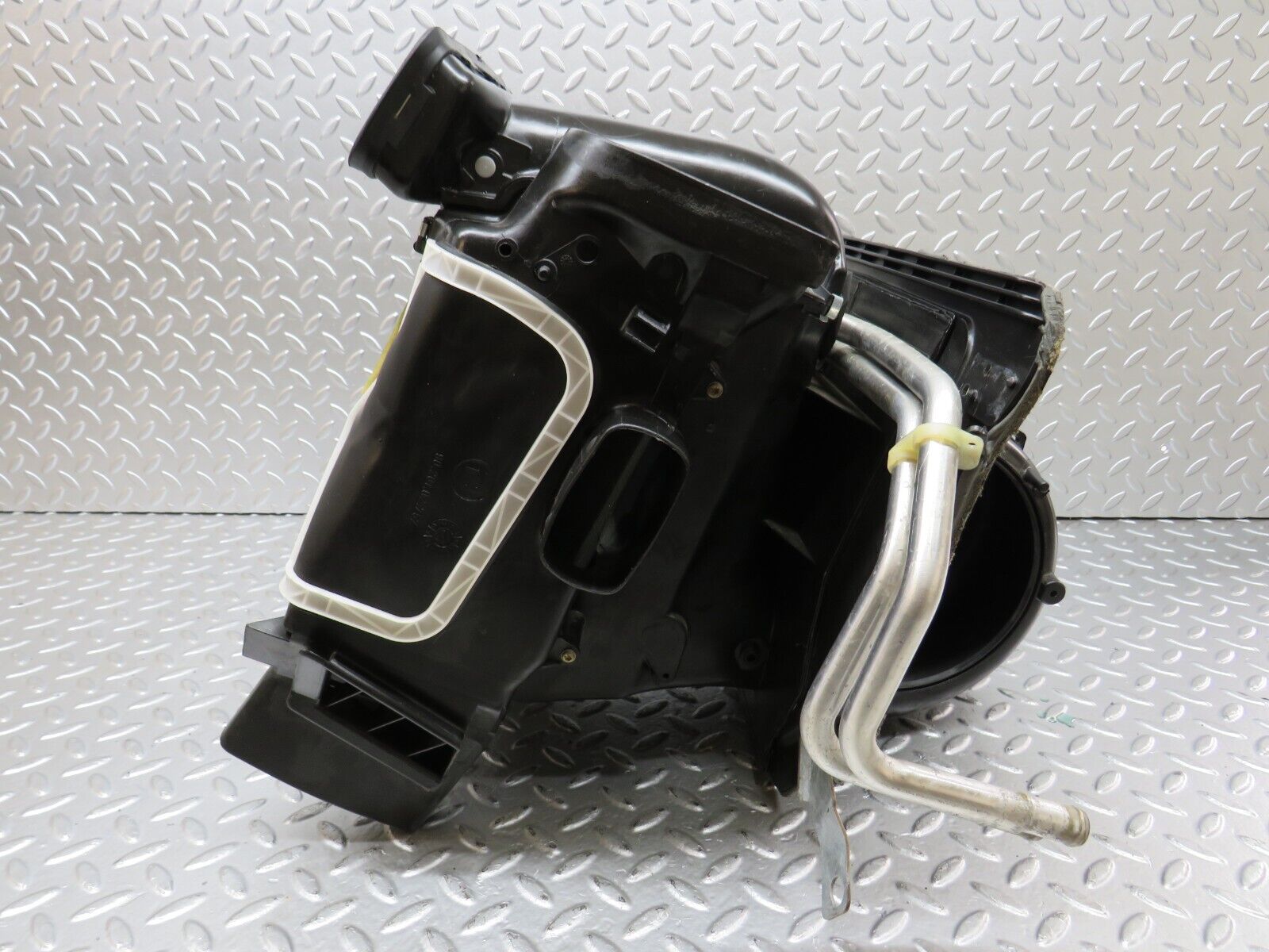 26628 Mercedes-Benz C124 220CE Coupe Heater Box Blower Housing Behr 1248307060