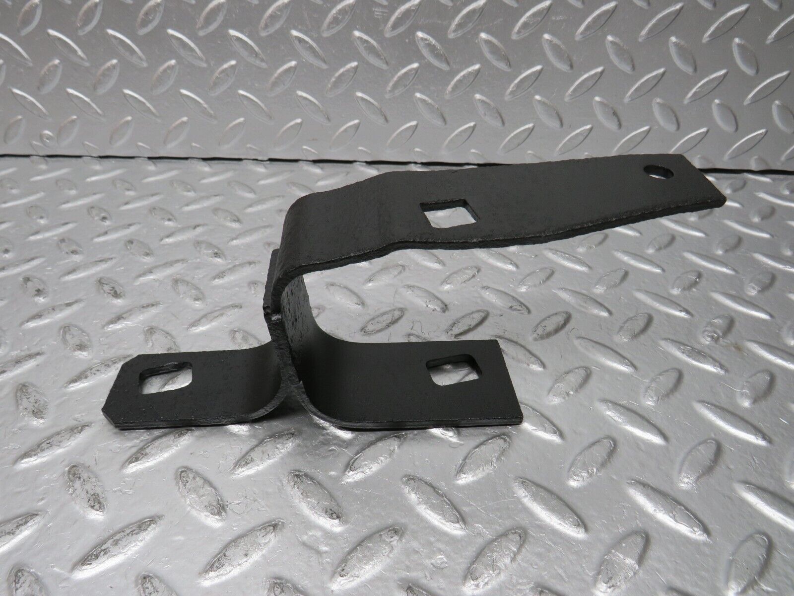 31547 Mercedes-Benz W123 200D Rear Bumper Bracket Pair