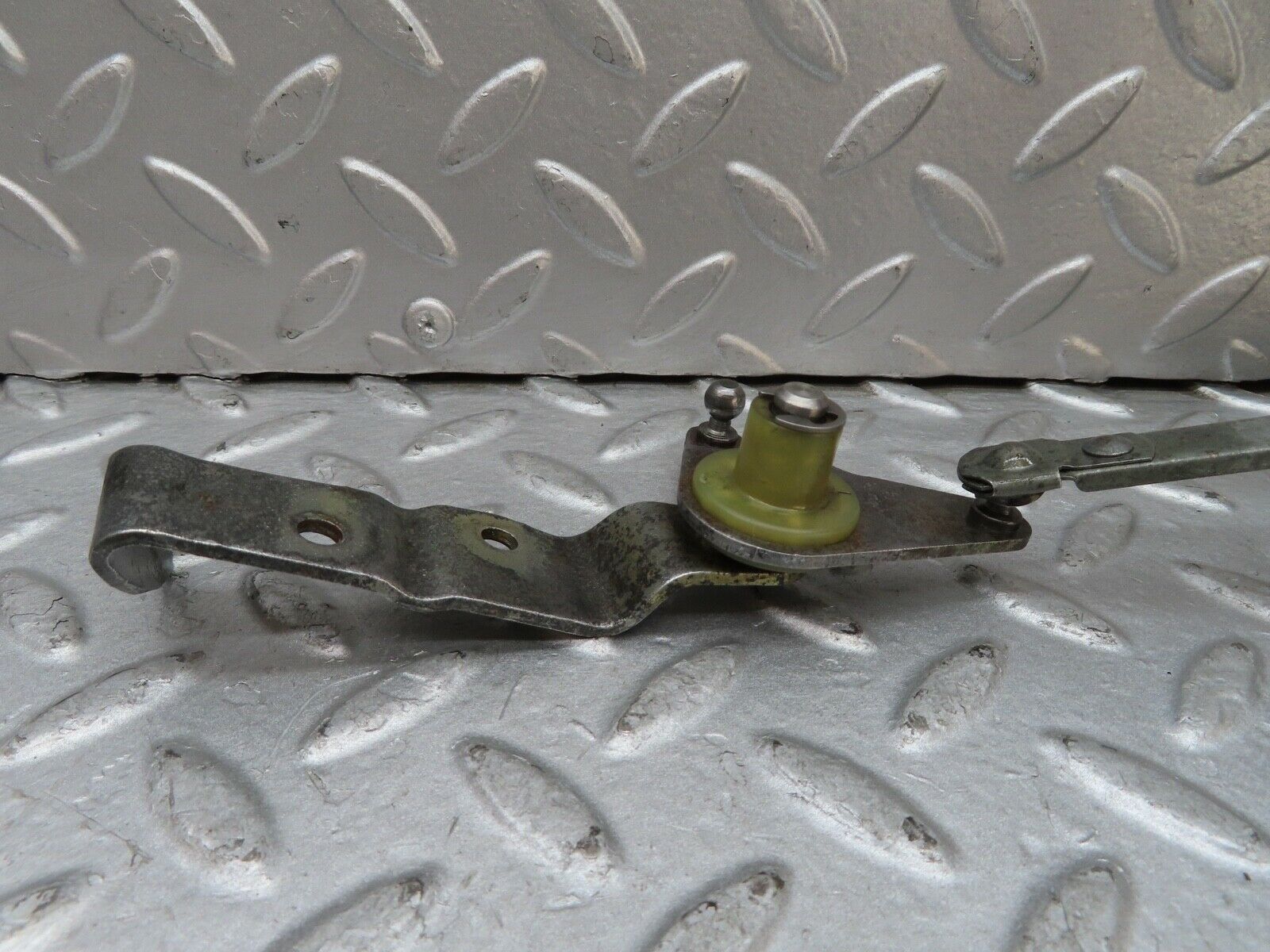 16911 Mercedes-Benz C123 280CE Coupe Throttle Linkage 0025450114