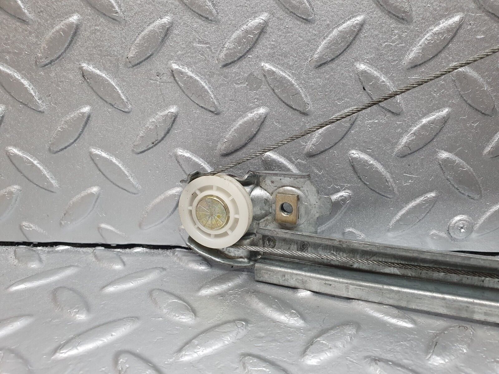 41402 Mercedes-Benz W124 200E Rear Right Manual Window Regulator