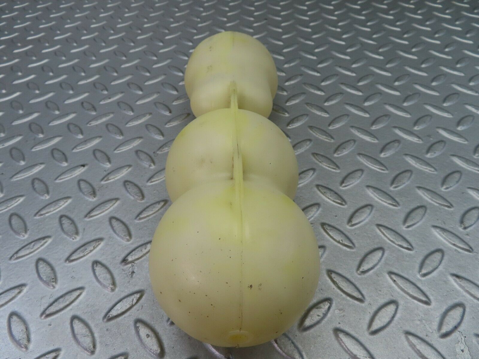 7433 Mercedes-Benz W116 450SE Vacuum Reservoir