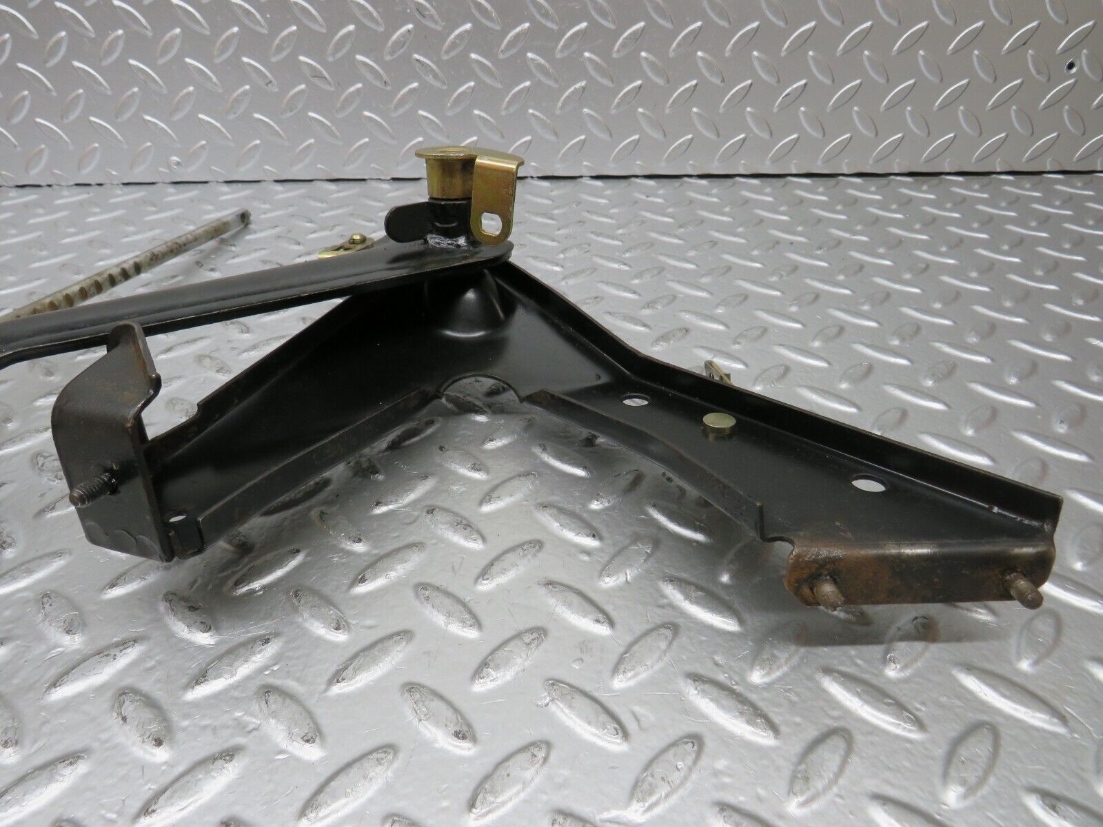 26286 Mercedes-Benz W116 450SE Handbrake Adjusting Handbrake Regulator