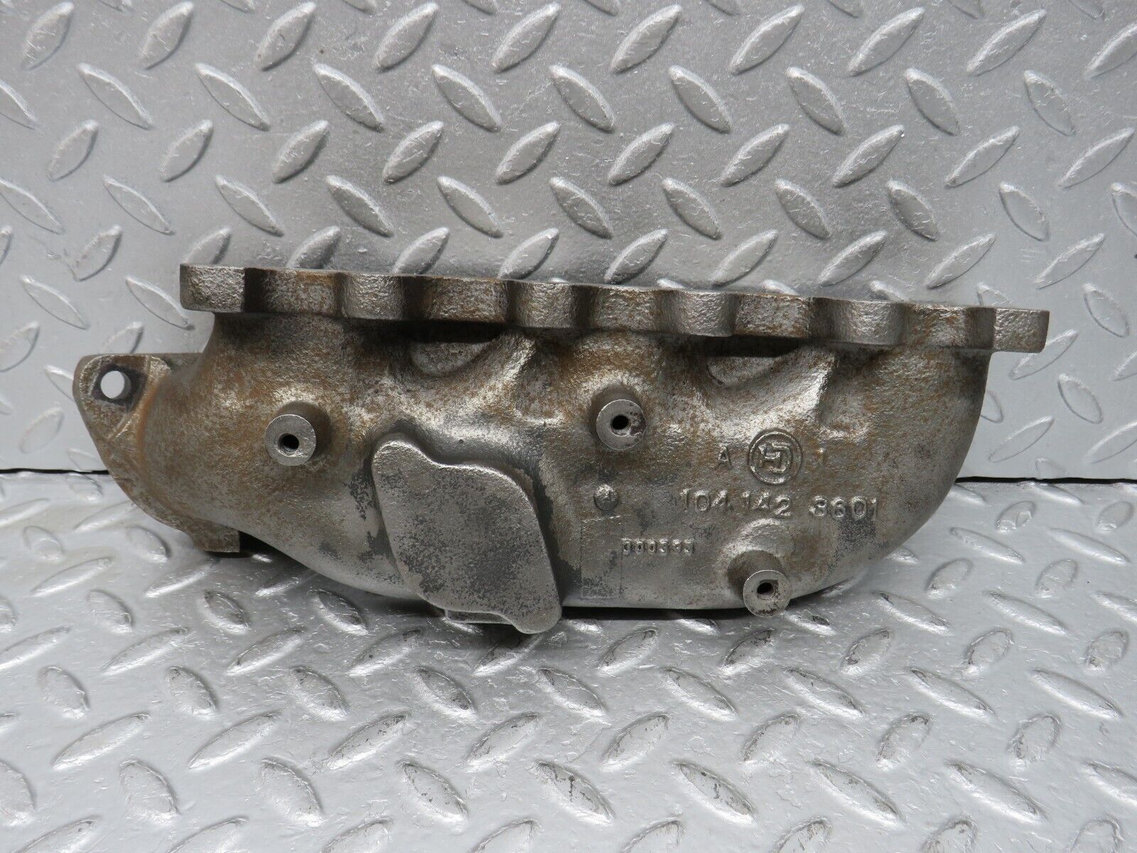 38159 Mercedes-Benz A124 320E Cabriolet Exhaust Manifold 4-6 1041423601