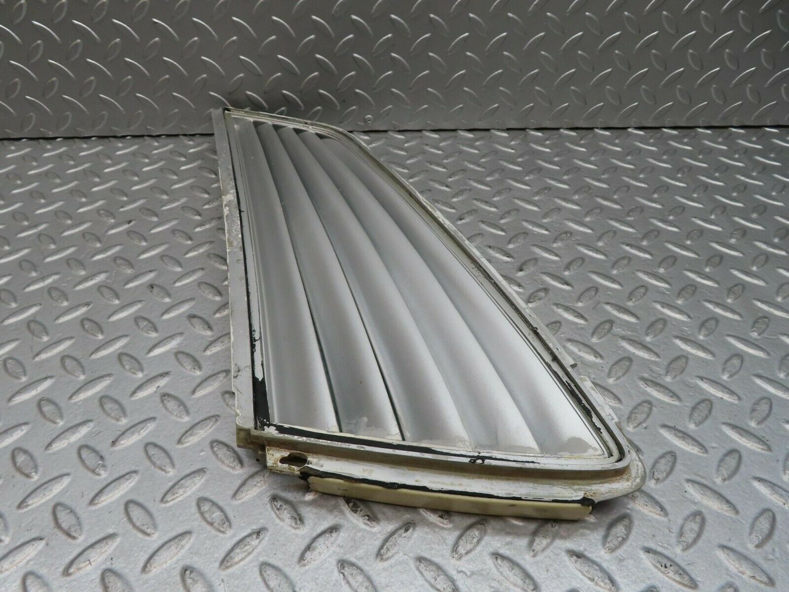 16586 Mercedes-Benz C107 380SLC Side Window Louvre Rear Left