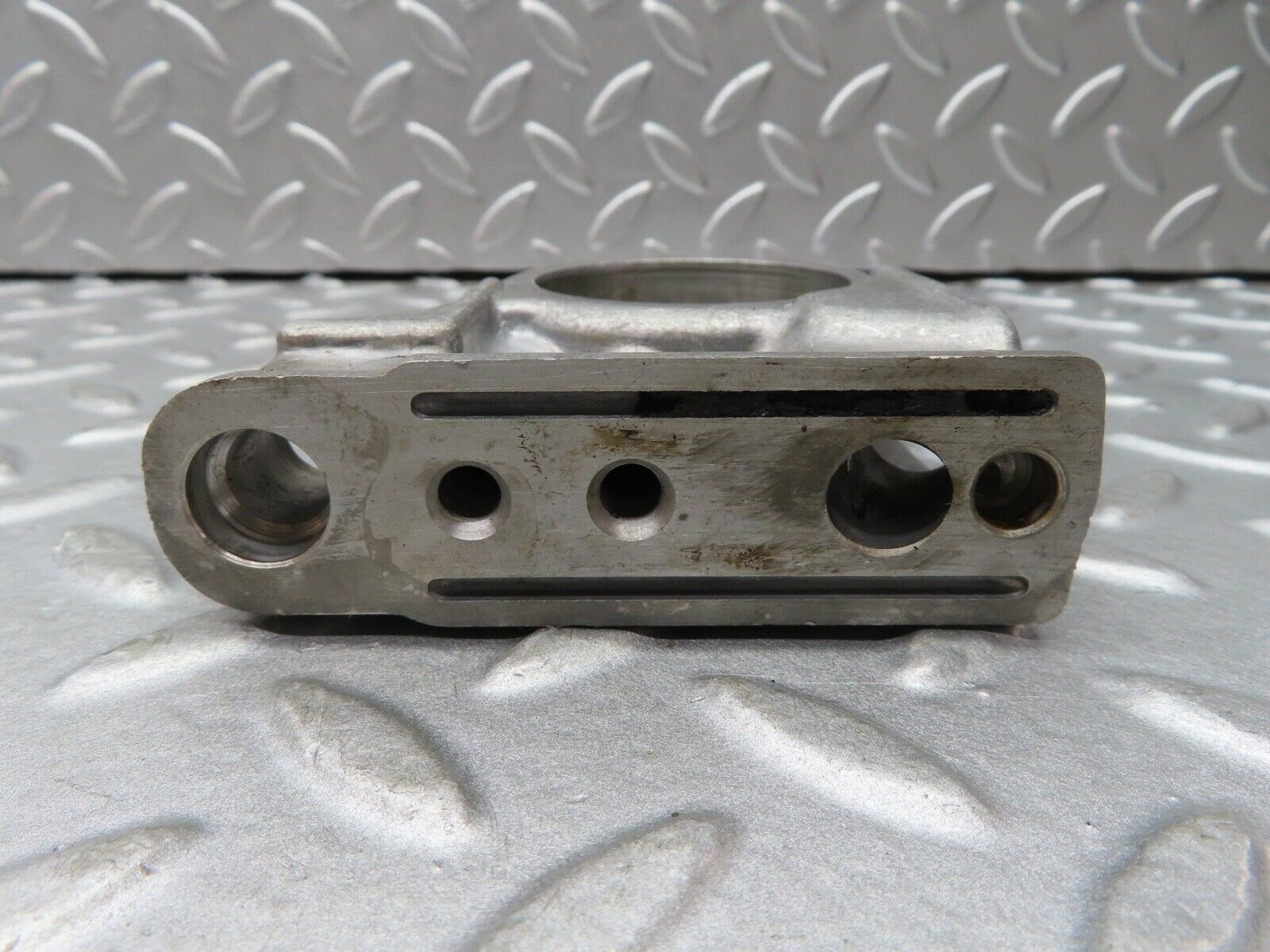 17729 Mercedes-Benz W116 450SEL Camshaft Tower Bearing 1160514818