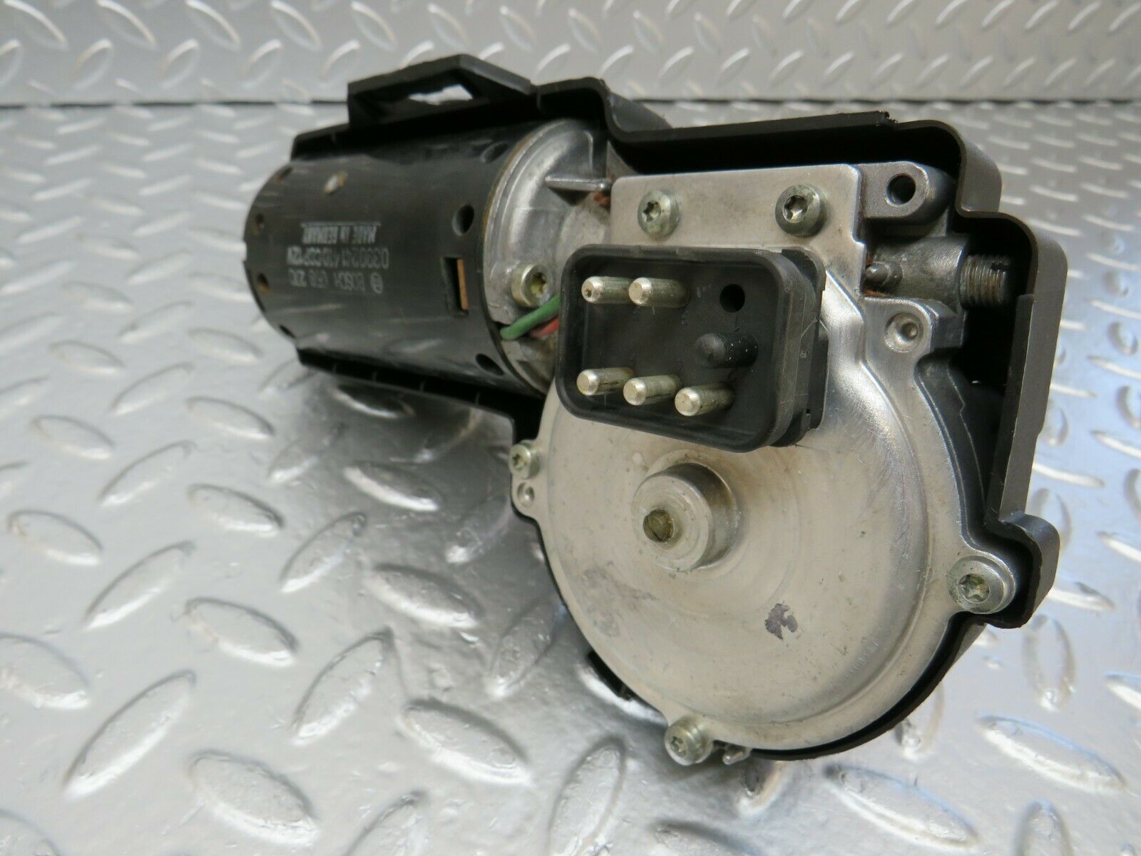 24392 Mercedes-Benz S124 220TE Wagon Wiper Motor Bosch 0390241410