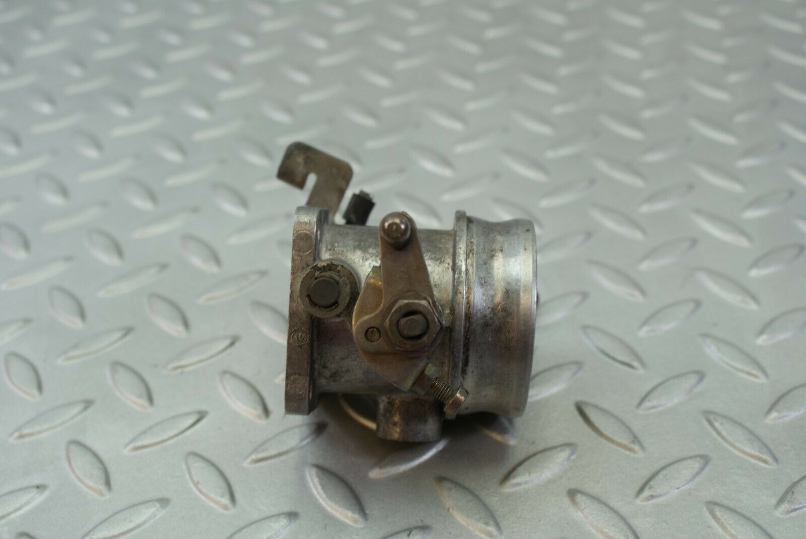 3082 Mercedes-Benz W115 220D Throttle Body Valve 6150710206