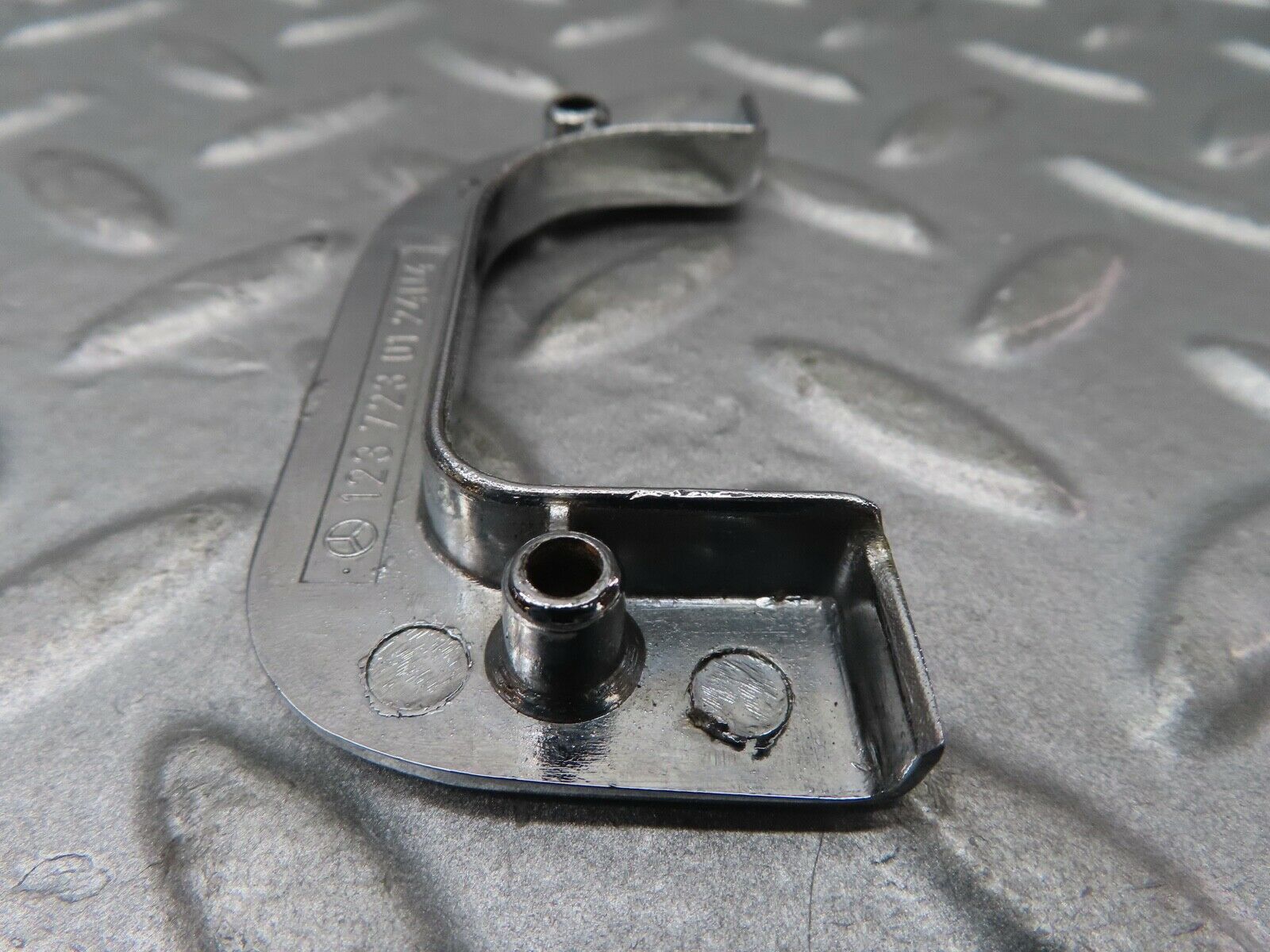 16983 Mercedes-Benz C123 280CE Coupe Left Chrome Door Latch Trim 1237230124