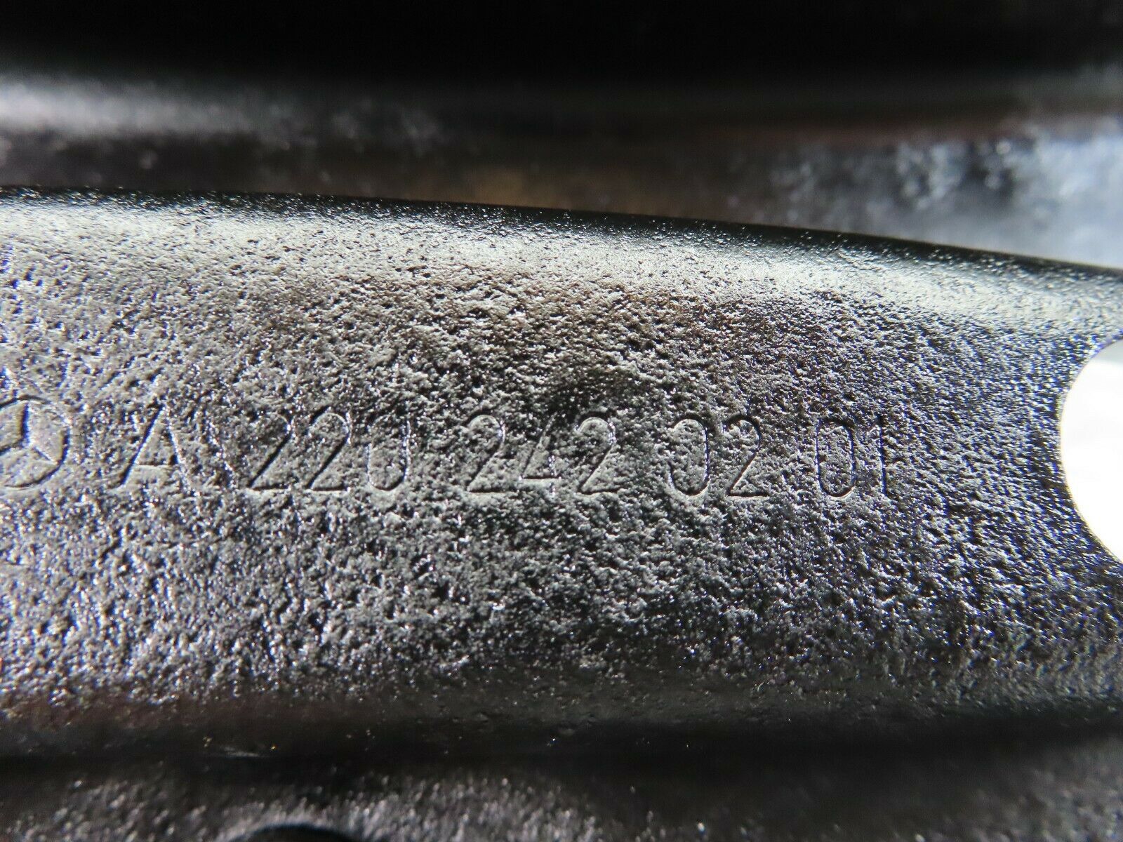 7576 Mercedes-Benz W220 S430 Gearbox Bracket 2202420201