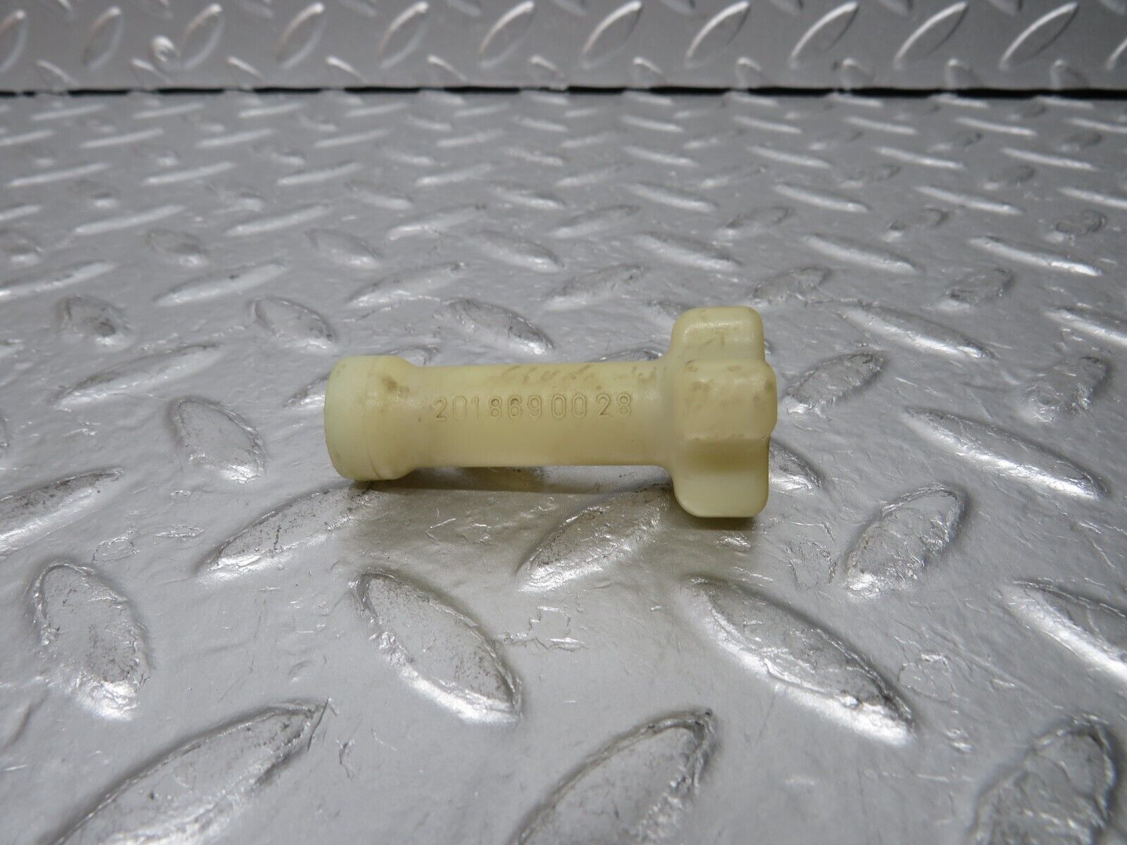 30376 Mercedes-Benz W124 230E Windscreen Washer Reservoir Holder 2018690028