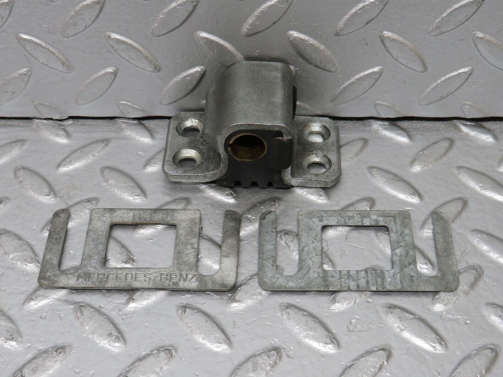 34424 Mercedes-Benz C126 380SEC Coupe Door Lock Latch Right Side