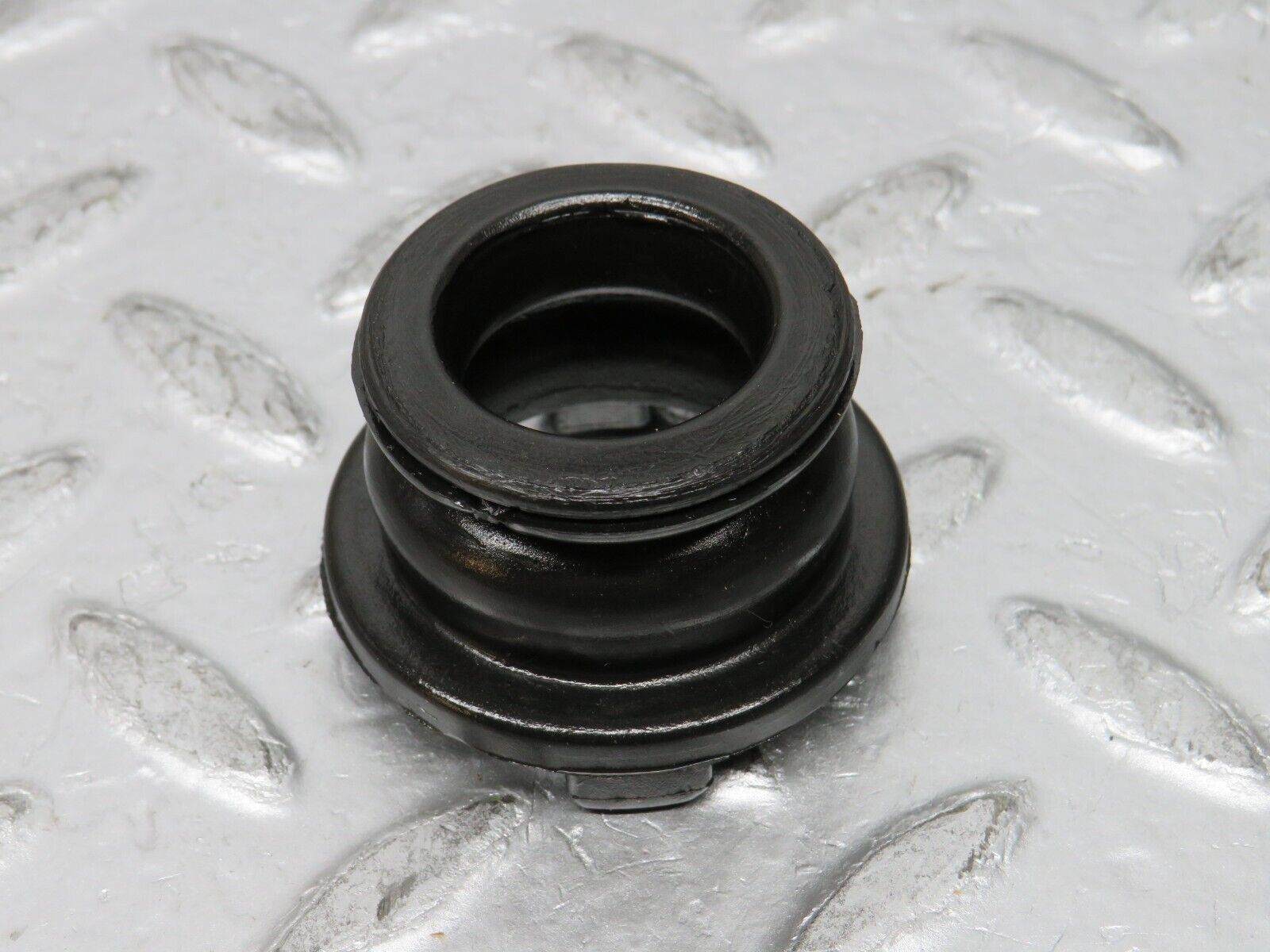 0283 Mercedes-Benz W116 350SE Oil Pump Suction Pipe 1161860007